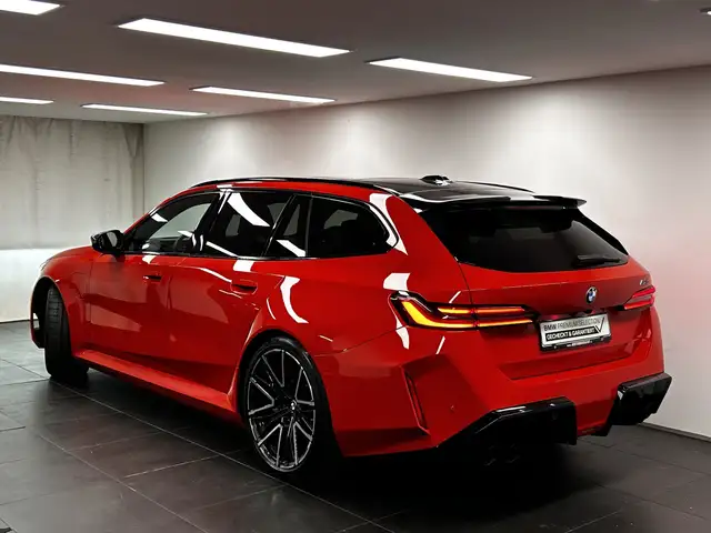 BMW M5 view 4