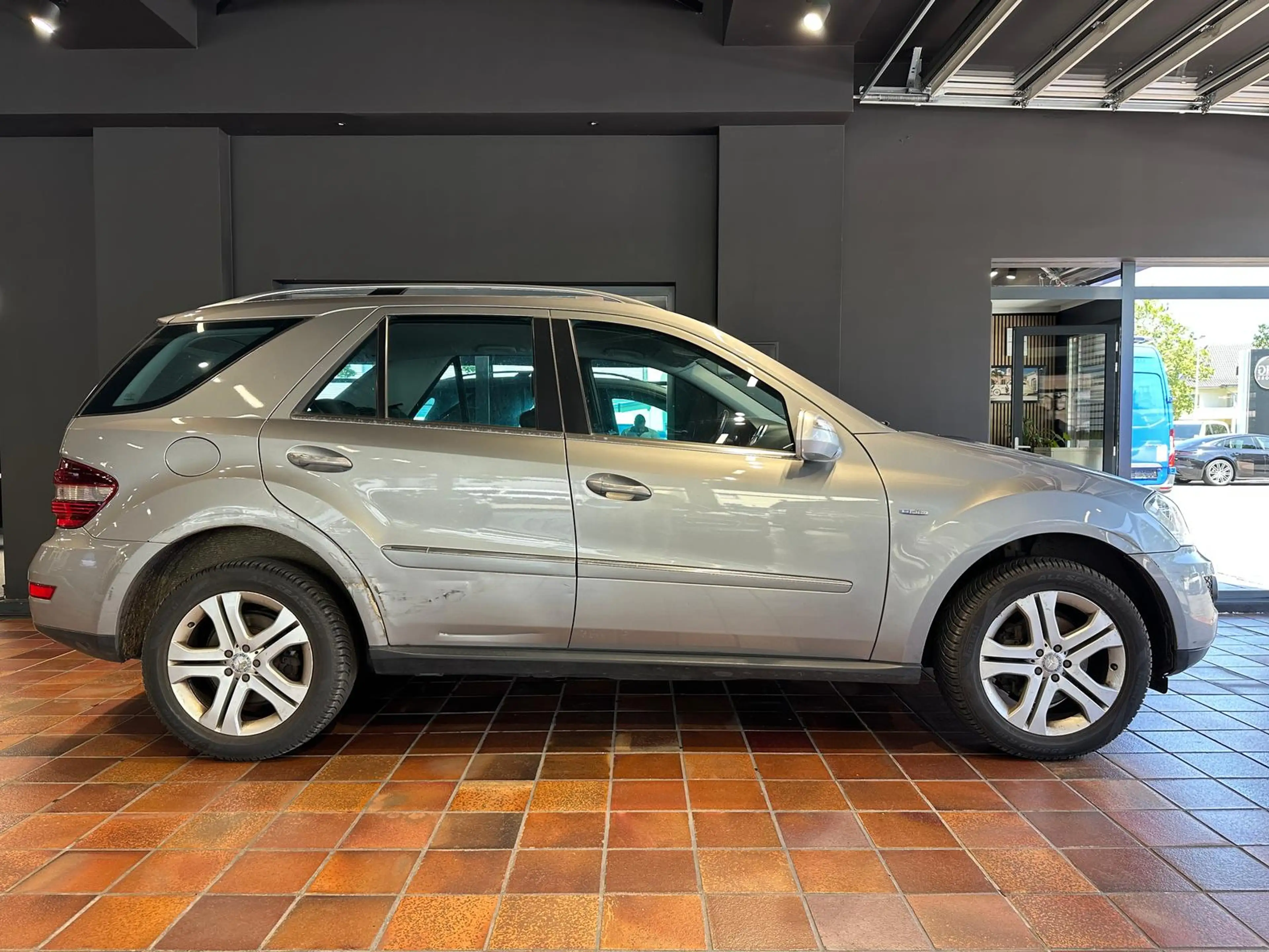 Mercedes-Benz ML 300 CDI 4M SPORTPAKET AHK-3,5T 1.HAND SCHECKHEFT — photo 7