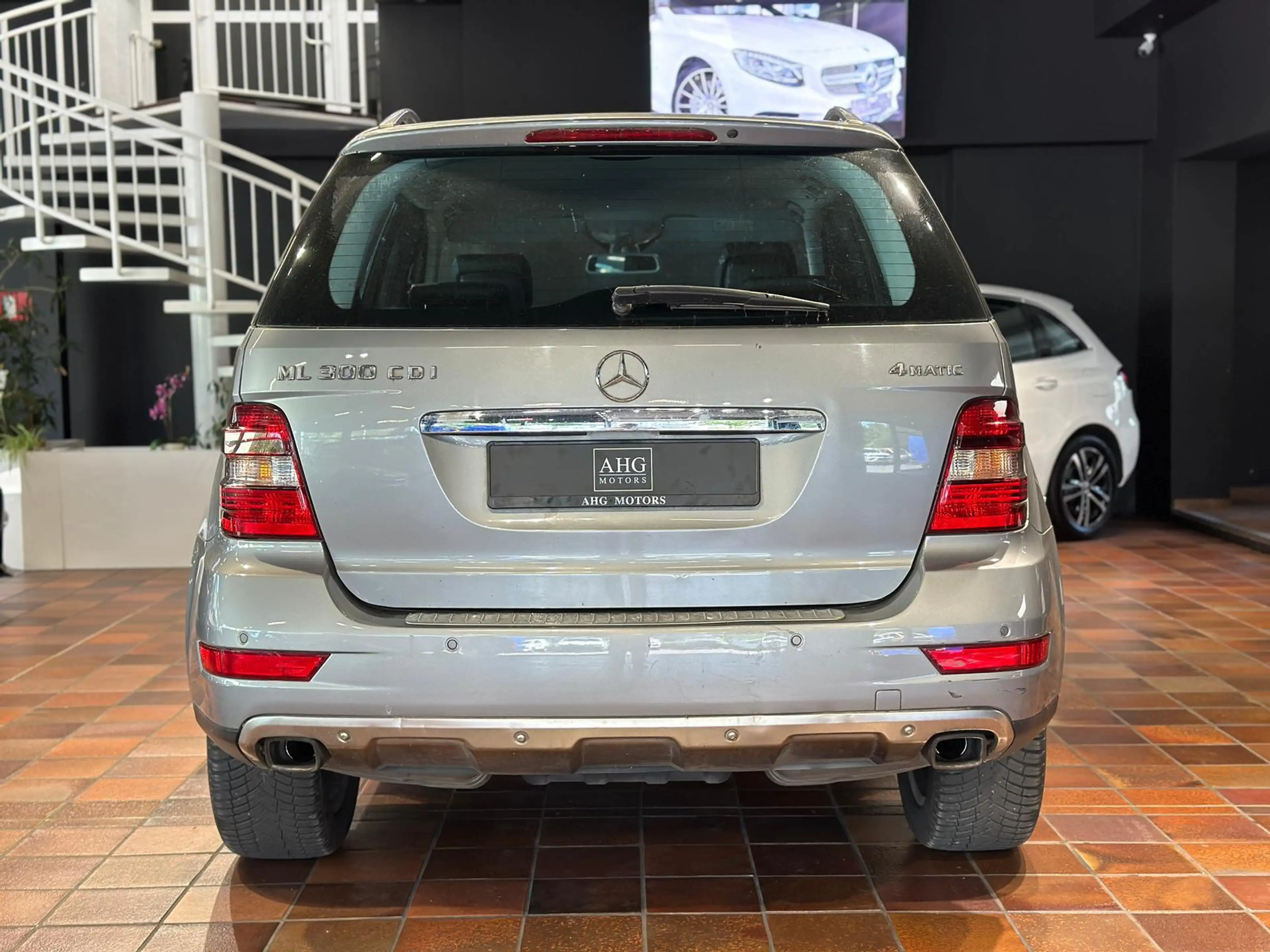 Mercedes-Benz ML 300 CDI 4M SPORTPAKET AHK-3,5T 1.HAND SCHECKHEFT — photo 4