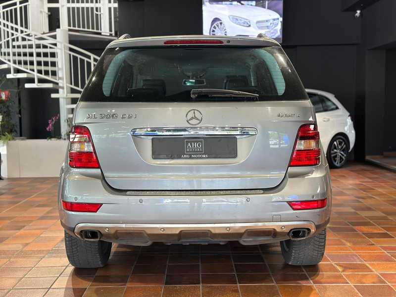Mercedes-Benz ML 300 CDI 4M SPORTPAKET AHK-3,5T 1.HAND SCHECKHEFT — photo 4