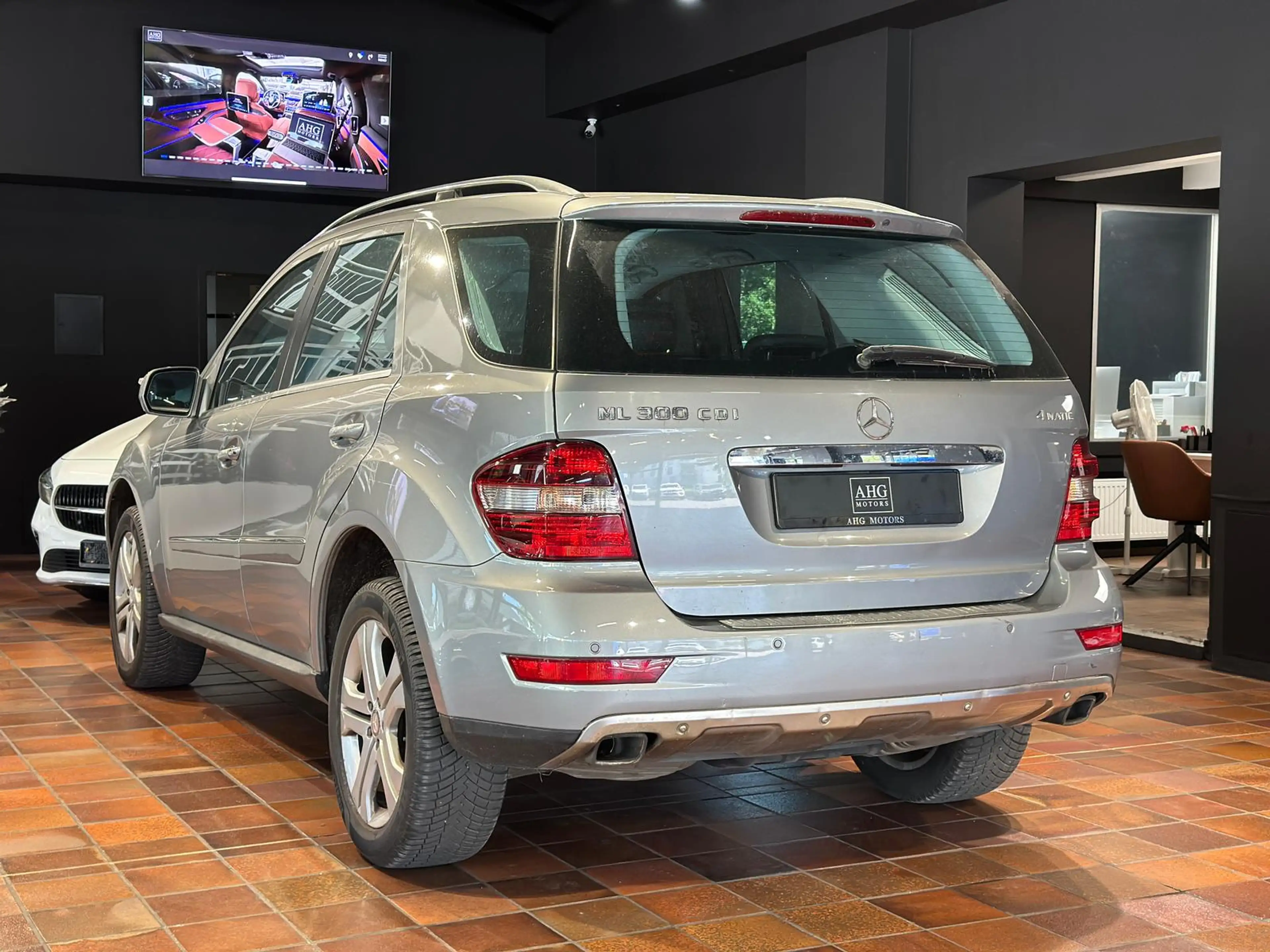 Mercedes-Benz ML 300 CDI 4M SPORTPAKET AHK-3,5T 1.HAND SCHECKHEFT — photo 3
