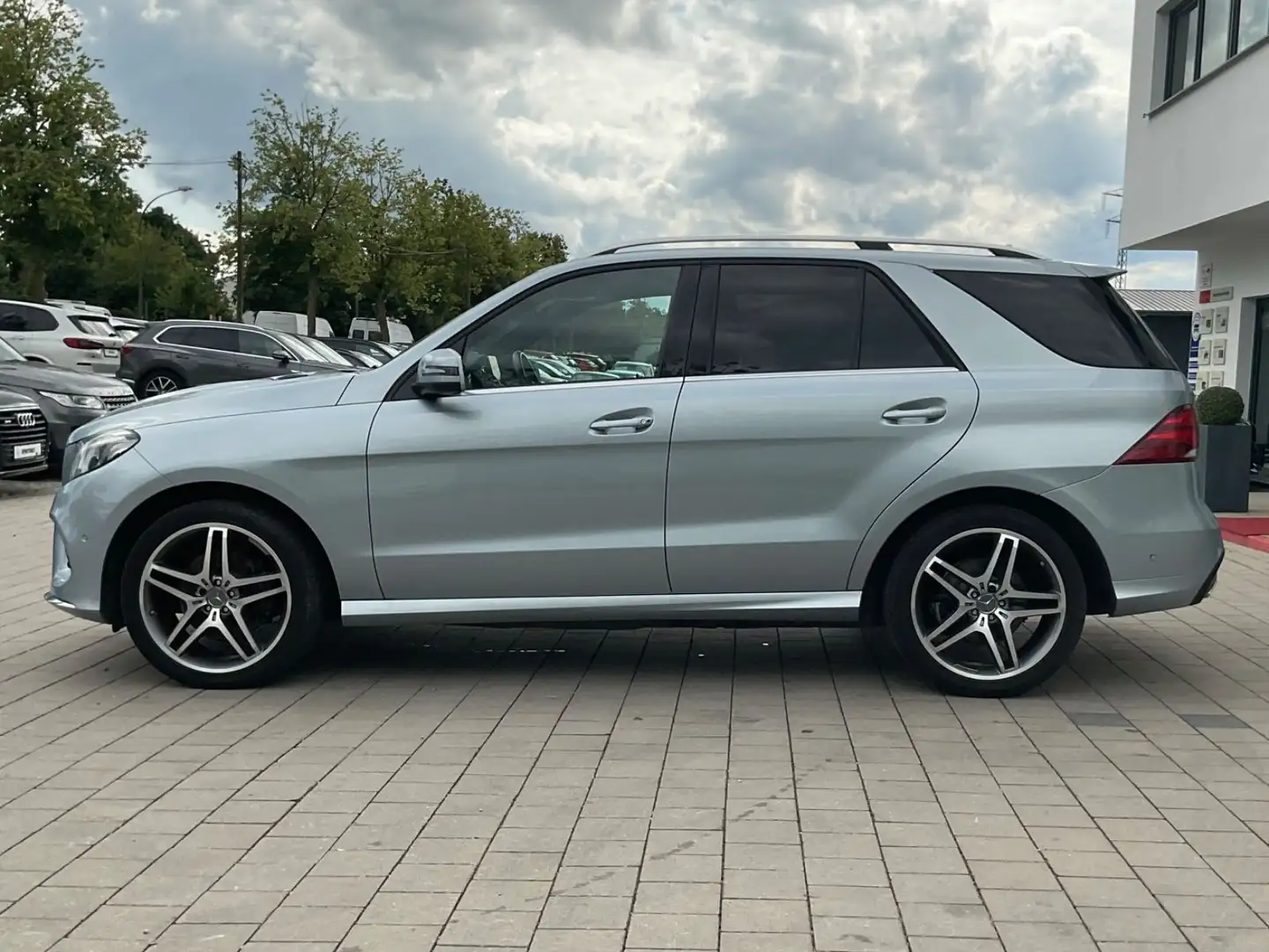 Mercedes-Benz GLE 350 d 4Matic COMMAND AMG Pano 21 Zoll Argent - 2