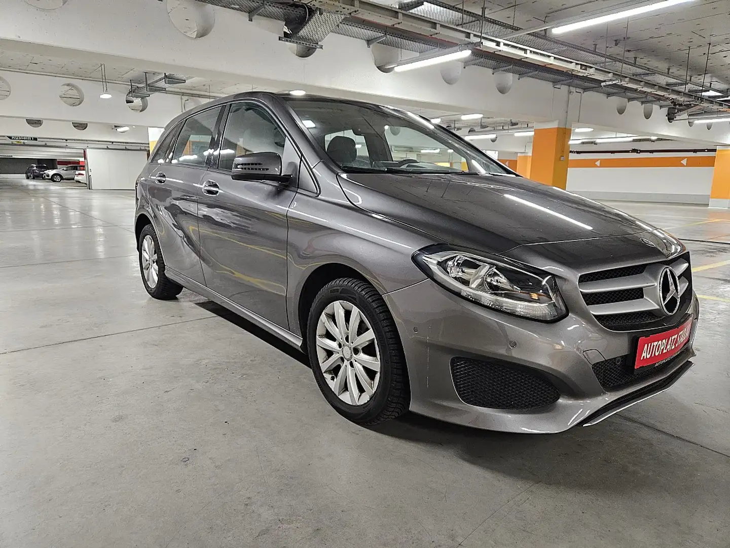 Mercedes-Benz B 180 A-Edition Aut. Grau - 2