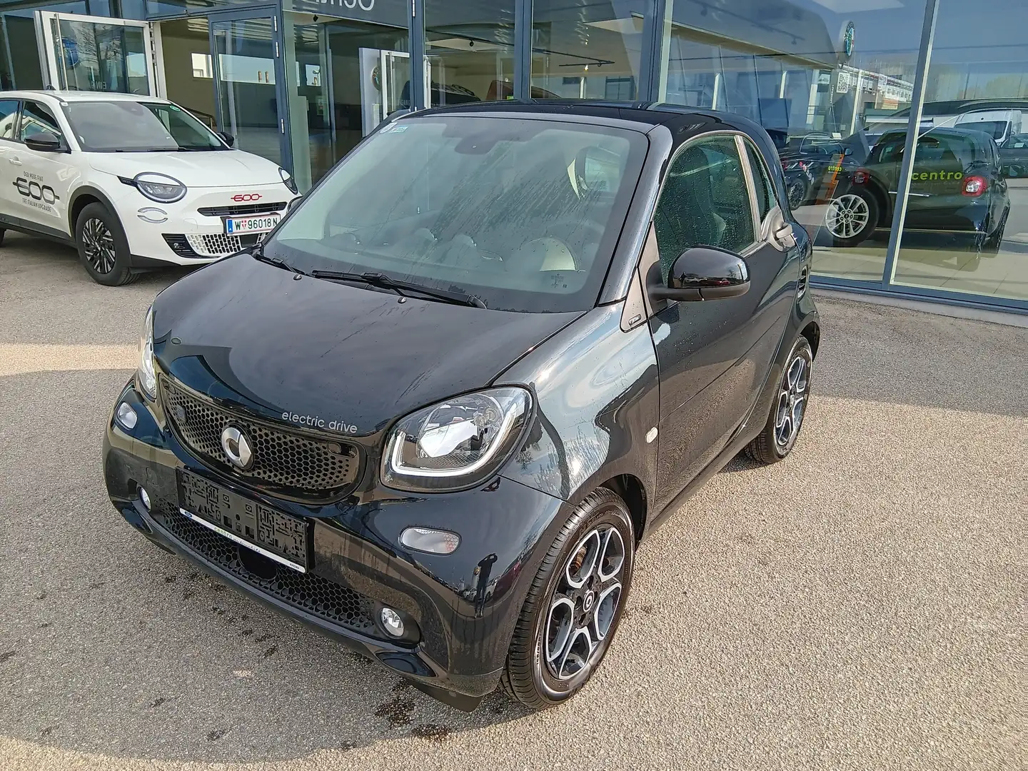 smart forTwo coupe electric drive / EQ 17,6 kWh Schwarz - 1