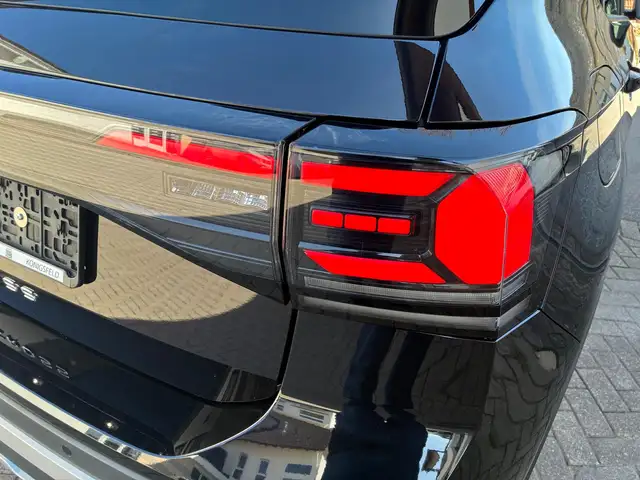 Volkswagen T-Cross view 6