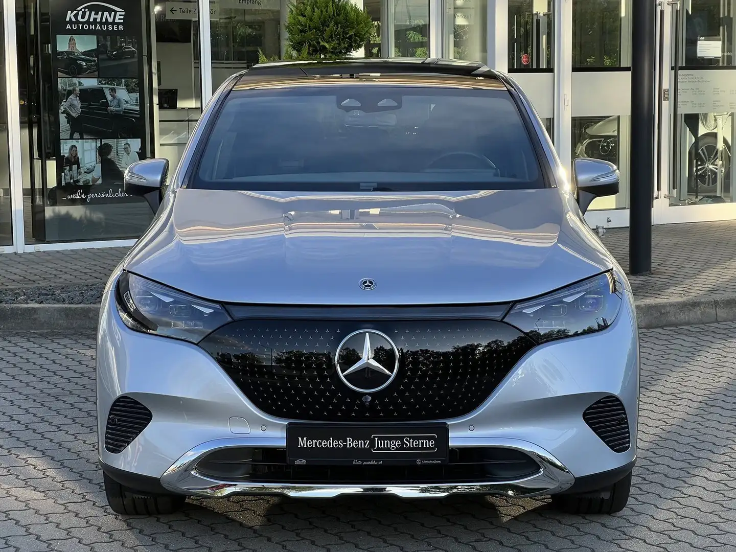Mercedes-Benz EQE SUV EQE 350 4M SUV Electric Art AHK 4xSHZ 360° Pano Silber - 2
