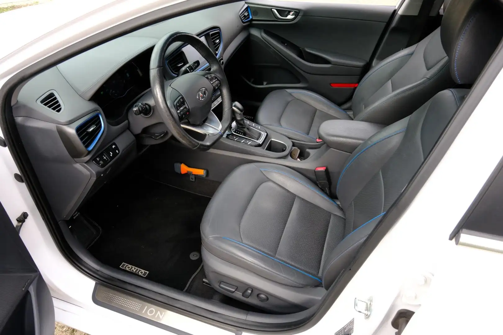 Hyundai IONIQ 1.6 GDi Premium Aut. Pano|Leder|Navi|Cam Wit - 2