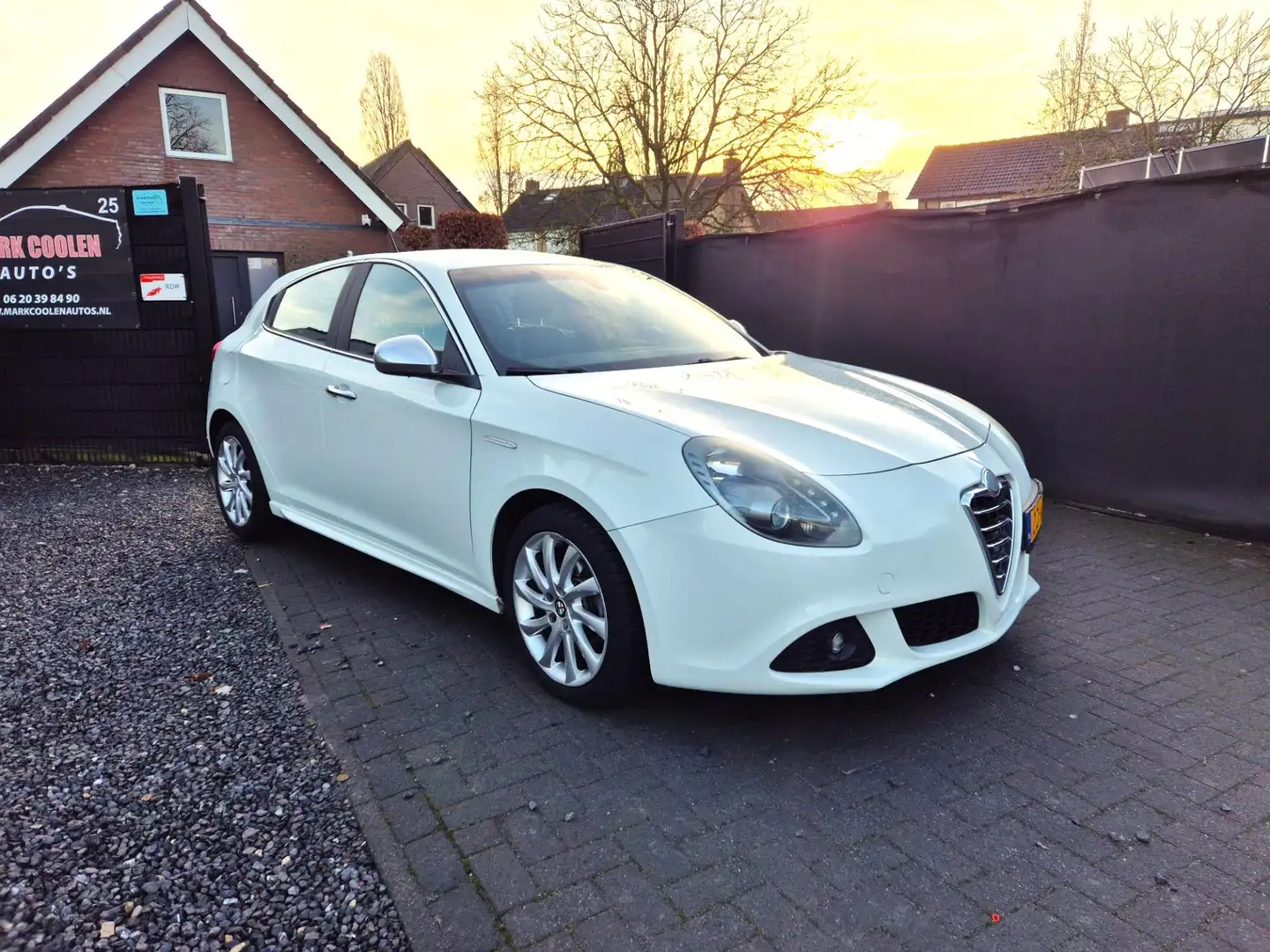 Alfa Romeo Giulietta 1.6 JTDm Distinctive Clima Cruise Leer Weiß - 2