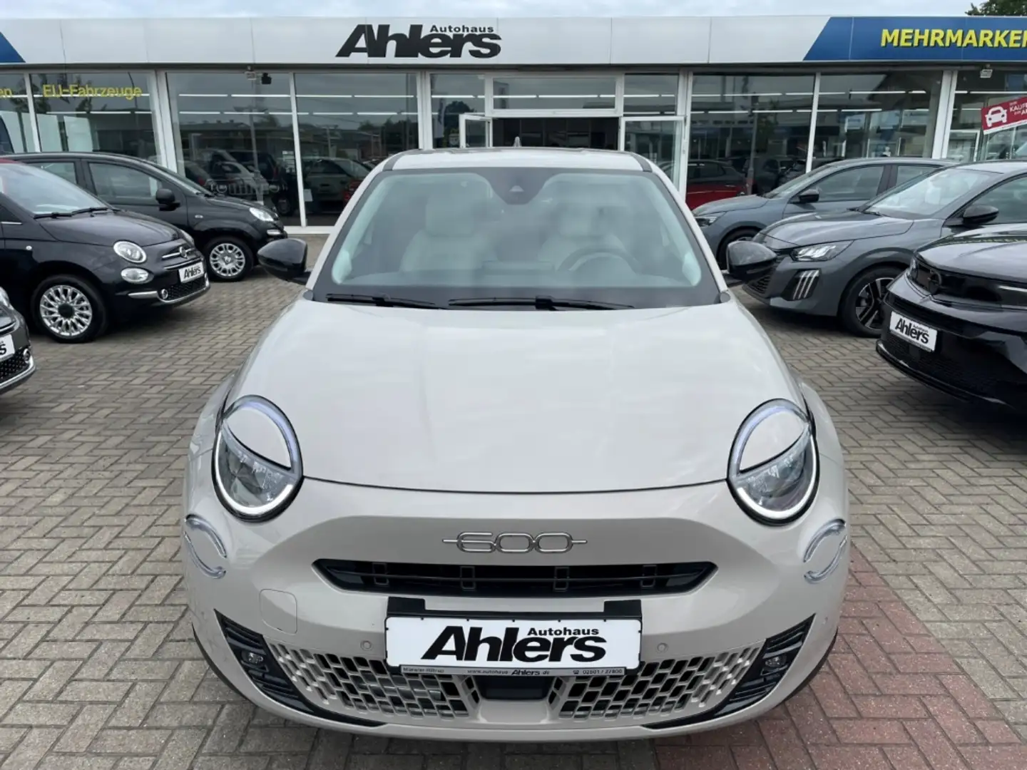 Fiat 600 La Prima+AUTOMATIK+LEDER+NAVI+KAMERA+ACC+SHZ+ELHEC Beige - 2