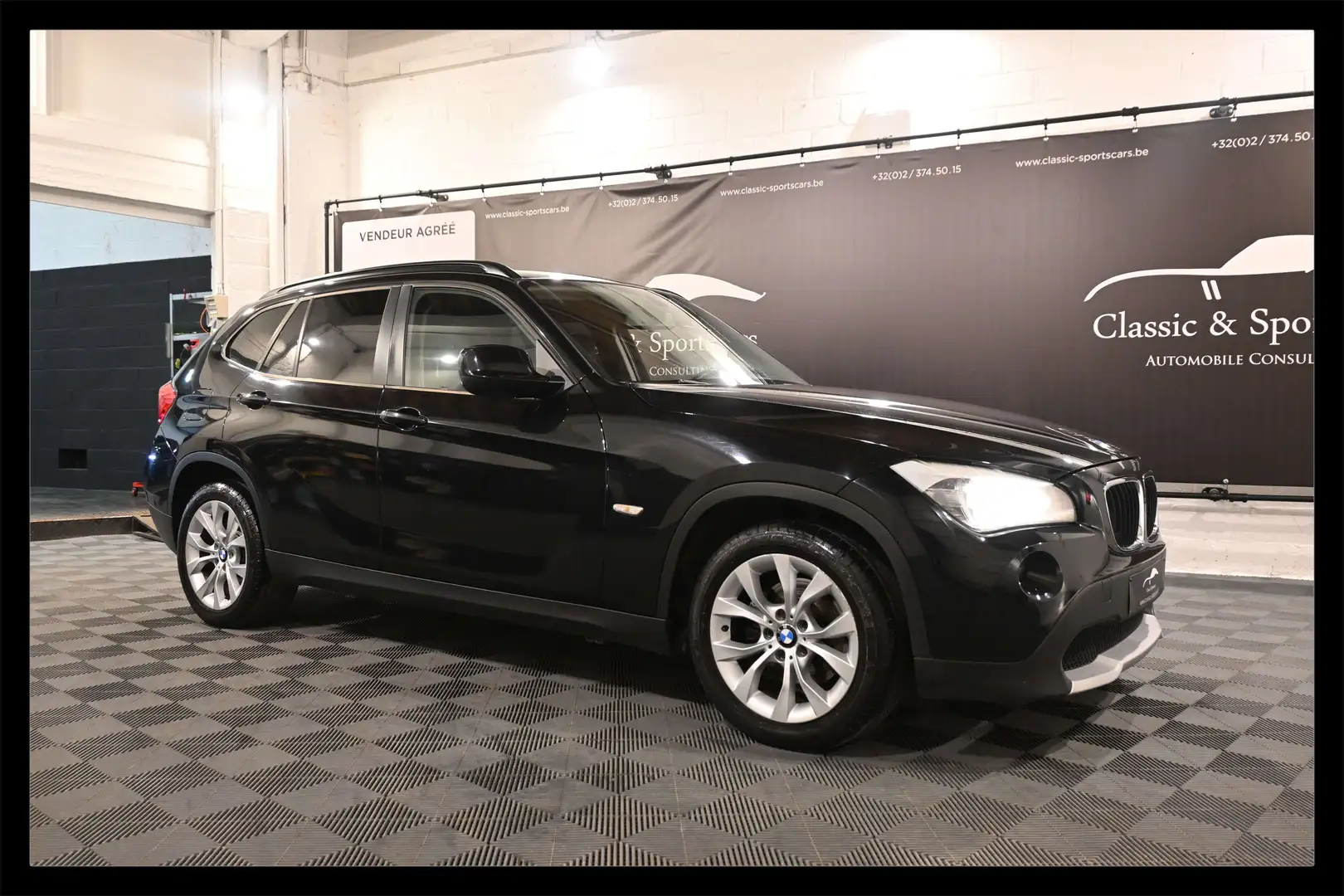 BMW X1 2.0iA sDrive18 / AUTOMATIQUE / SPORT / ATTELAGE Noir - 1