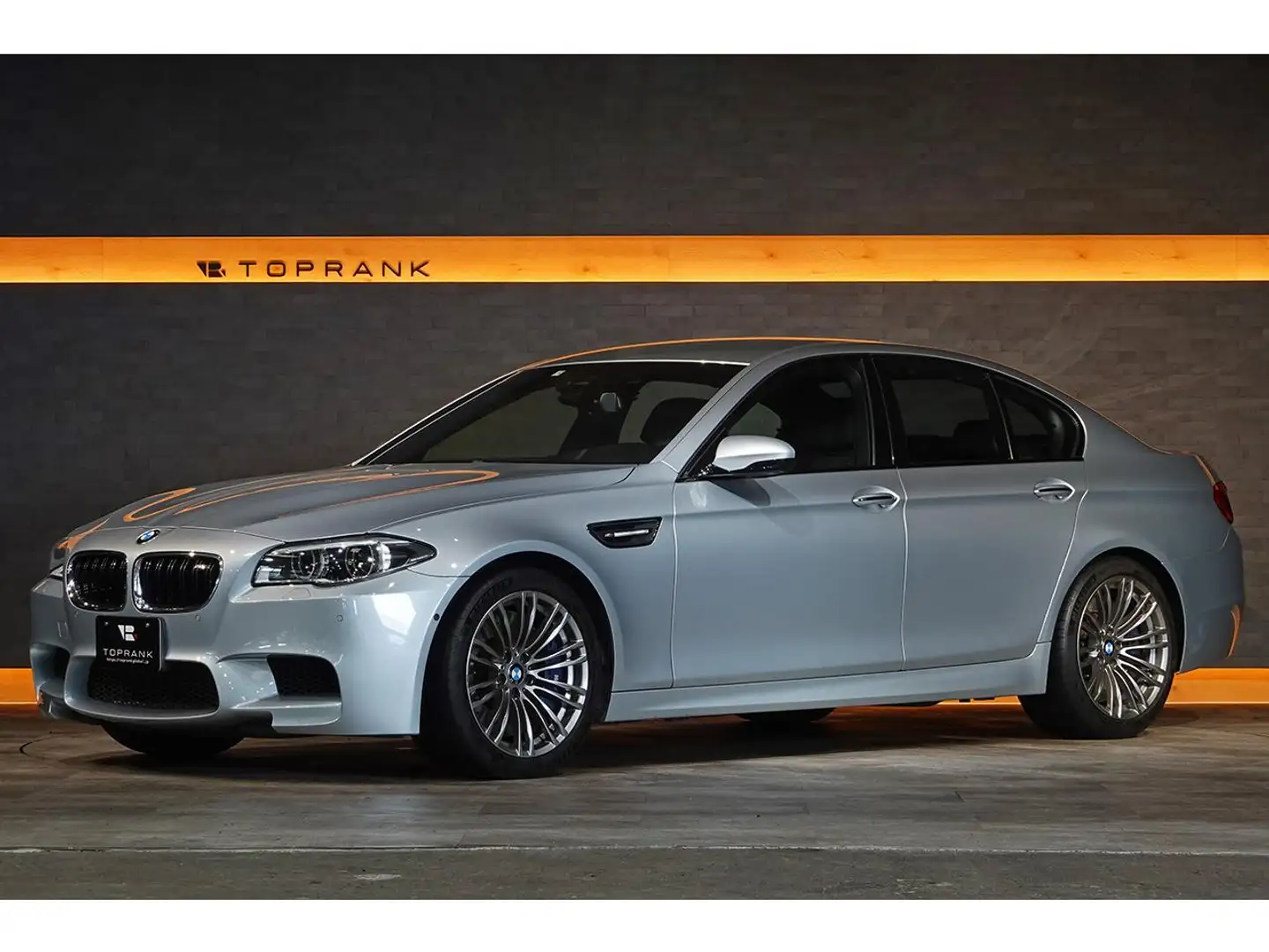 BMW M5 F10 Stříbrná - 1