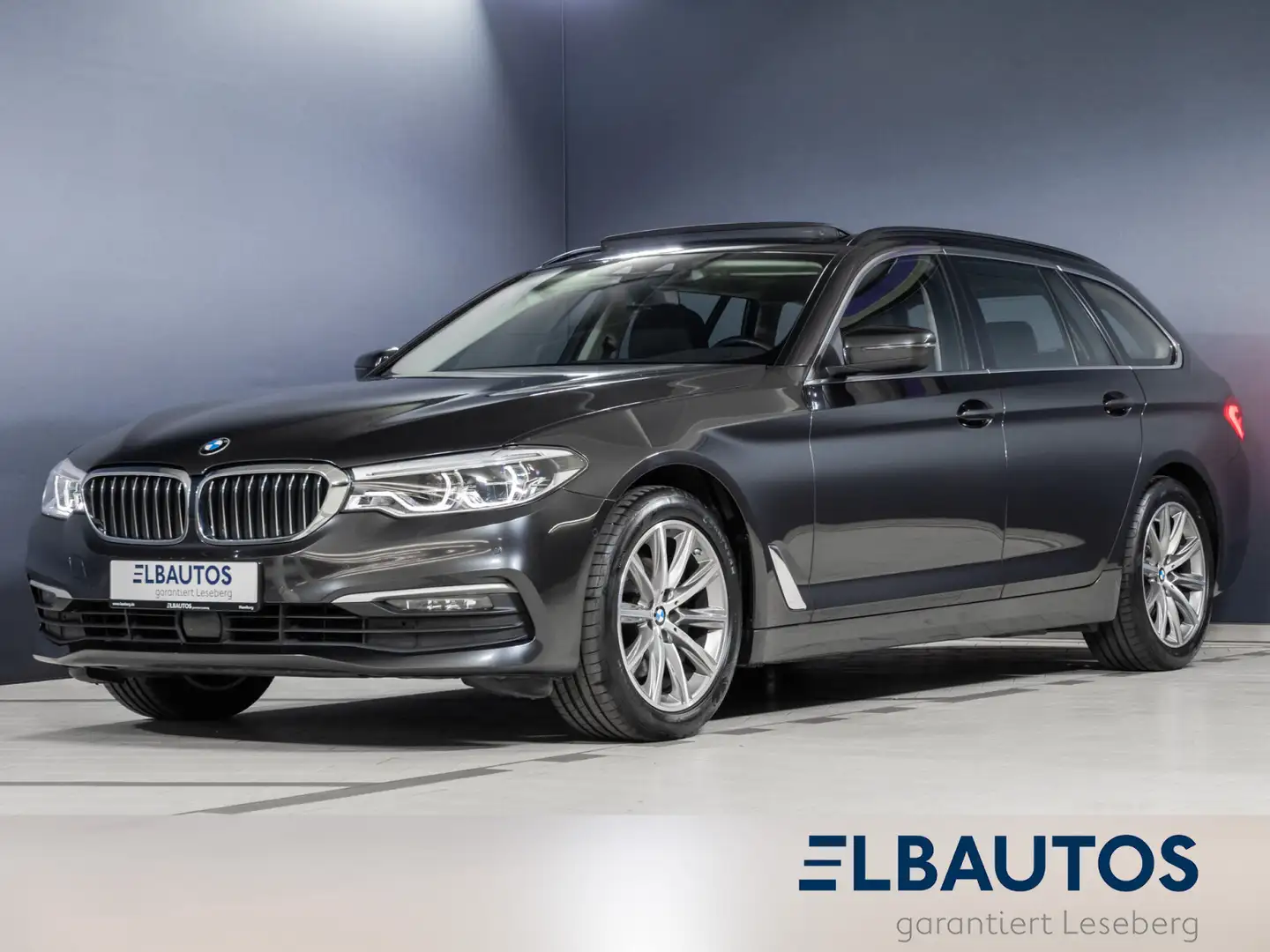 BMW 520 520d Touring LED/Panorama/ACC/AHK/Kamera/Head-Up Grijs - 1