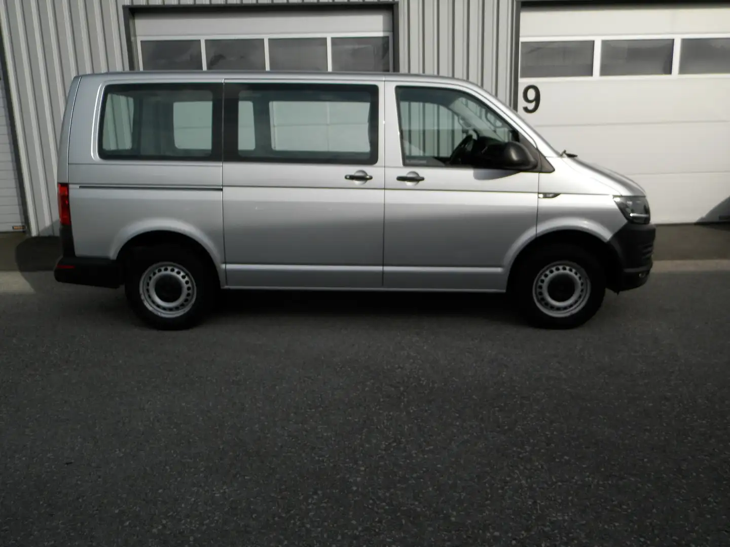 Volkswagen T6 Kombi Transporter Grau - 1