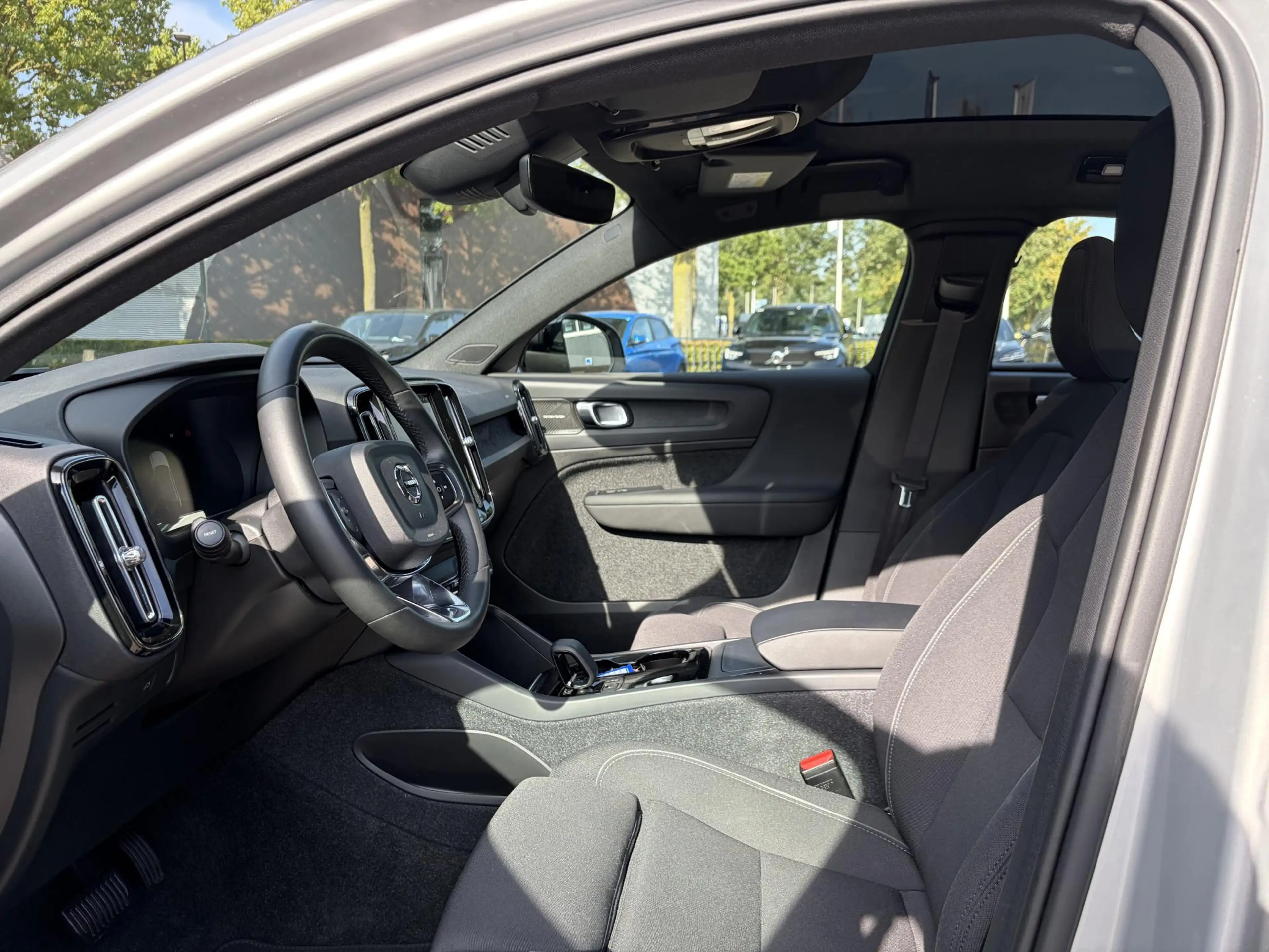 Volvo C40 Recharge Ultimate 69 kWh SOH 95% | MEM. SEAT | HAR — photo 2