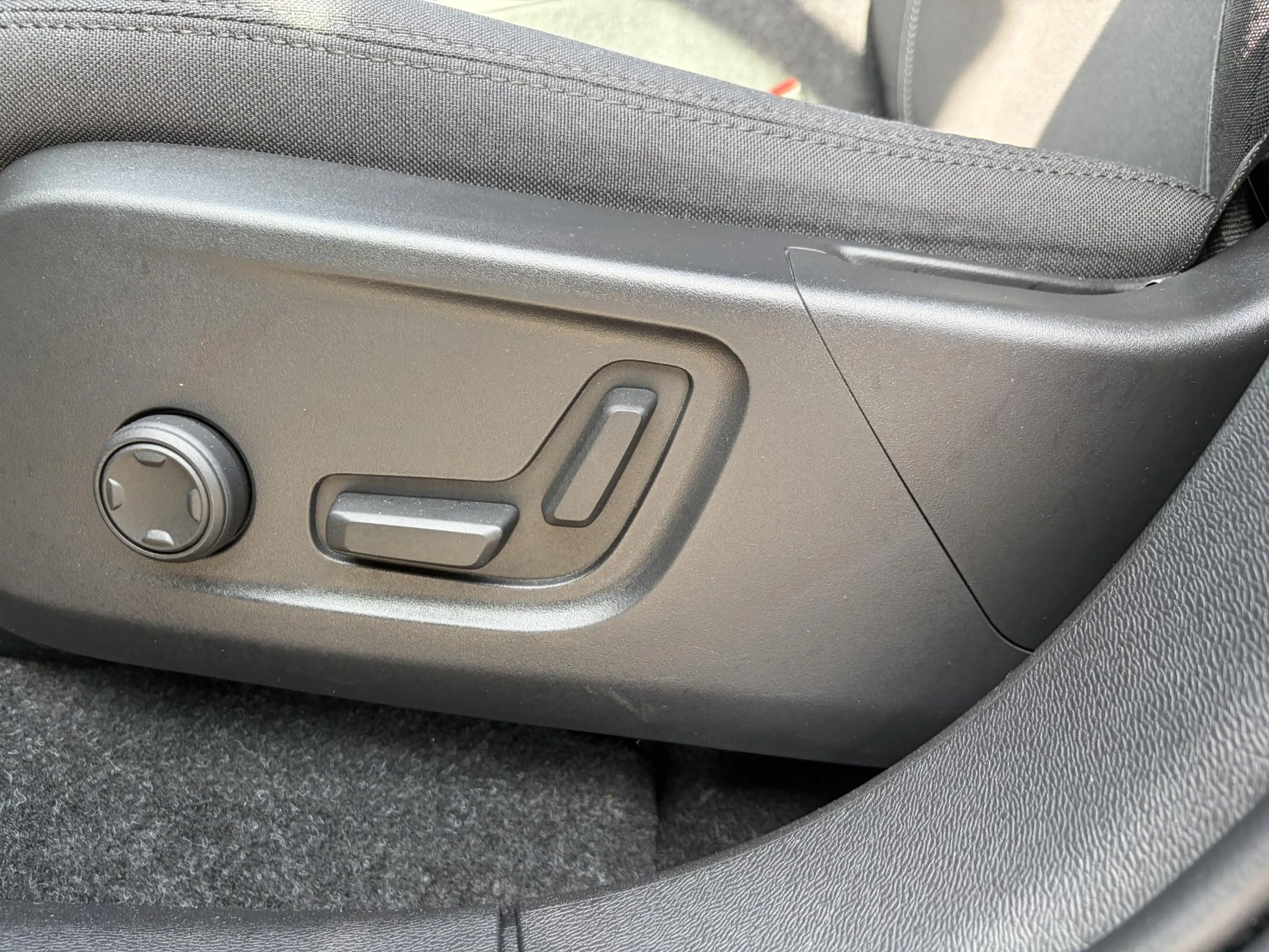Volvo C40 Recharge Ultimate 69 kWh SOH 95% | MEM. SEAT | HAR — photo 4
