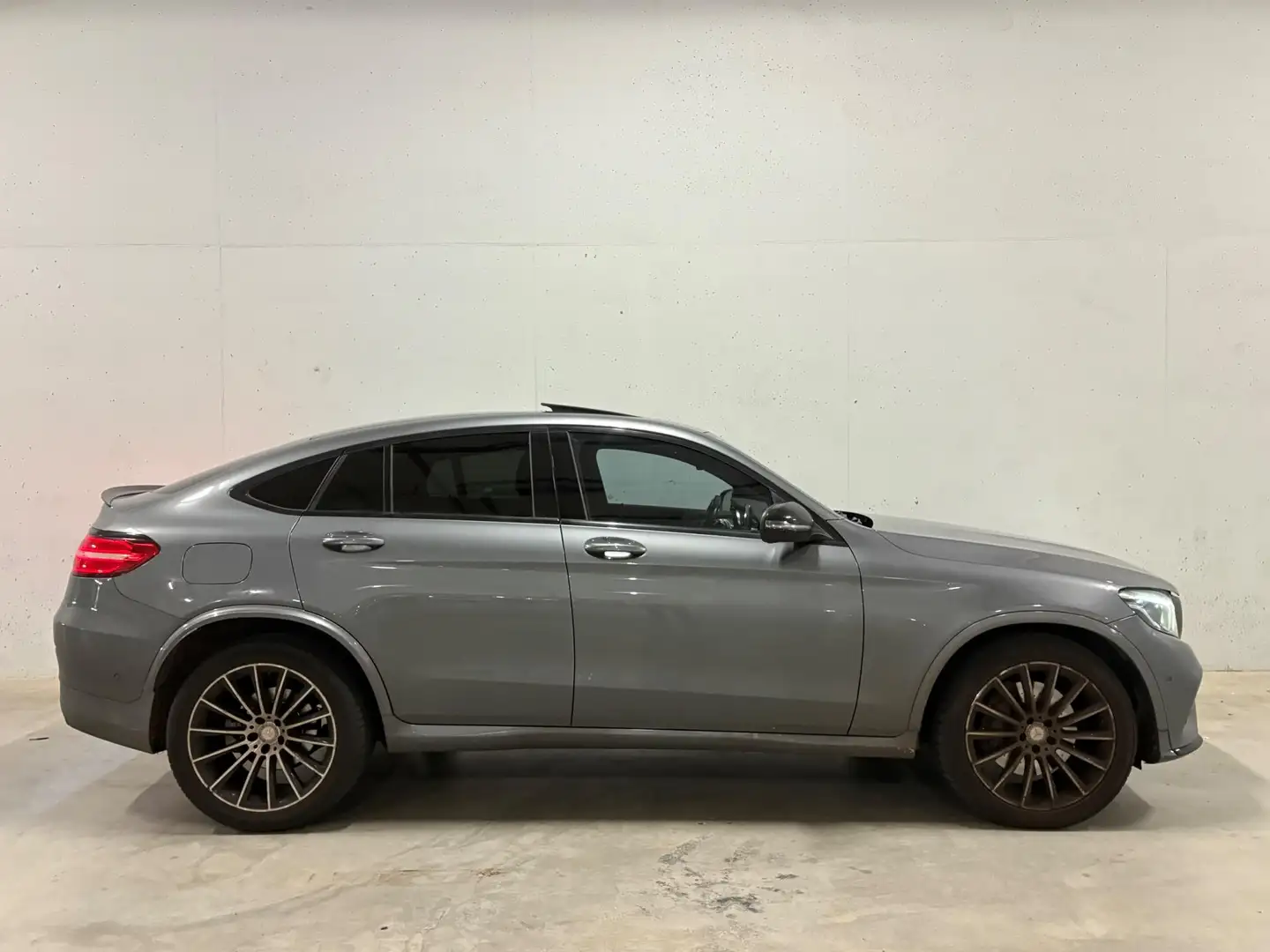 Mercedes-Benz GLC 250 Coupé d 4MATIC Edition 1 Pano Burmester Grijs - 2