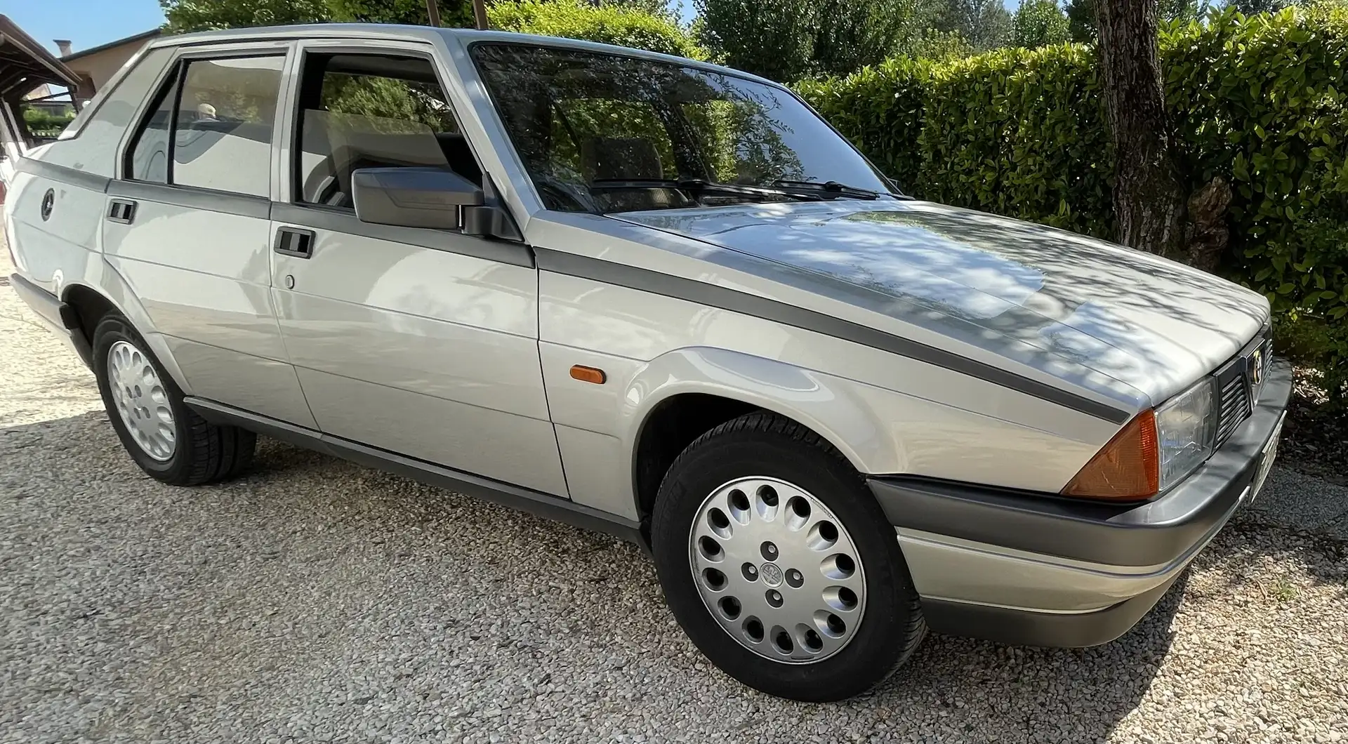 Alfa Romeo 75 2.0 carburatori - 1
