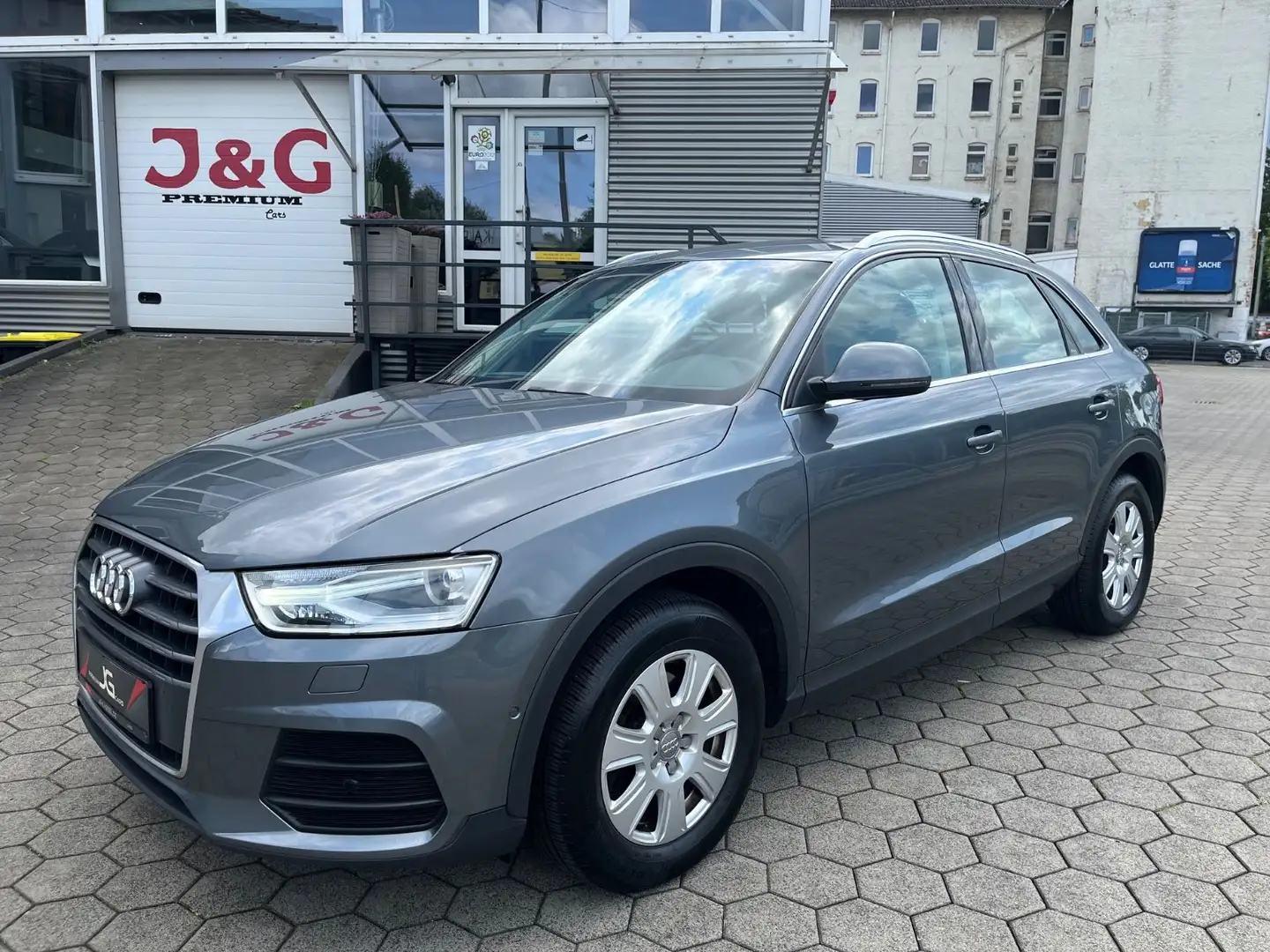 Audi Q3 Navi*Klimaaut.*AHK*Key Grau - 1