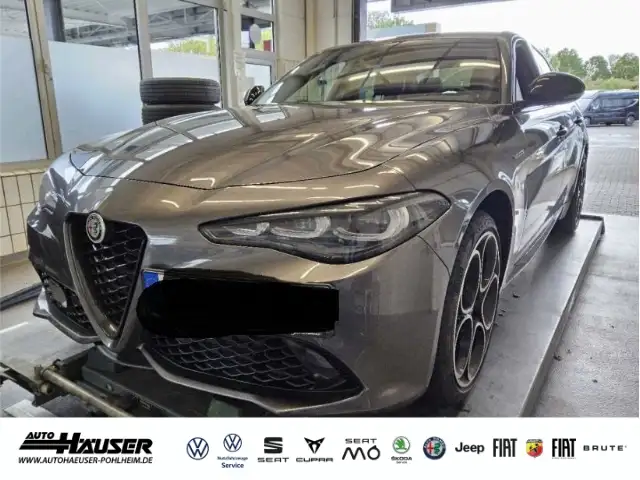 Alfa Romeo Giulia Veloce 2.0 Turbo Q4 EL. SITZE NAVI KAMERA MATRIX