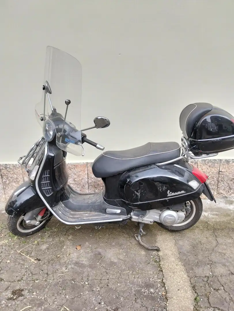Piaggio GTS 300 Чорний - 1