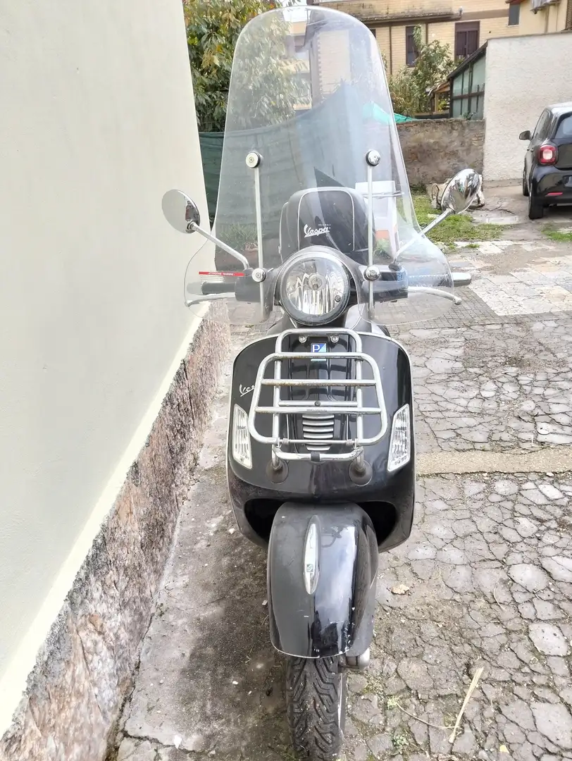 Piaggio GTS 300 Чорний - 2