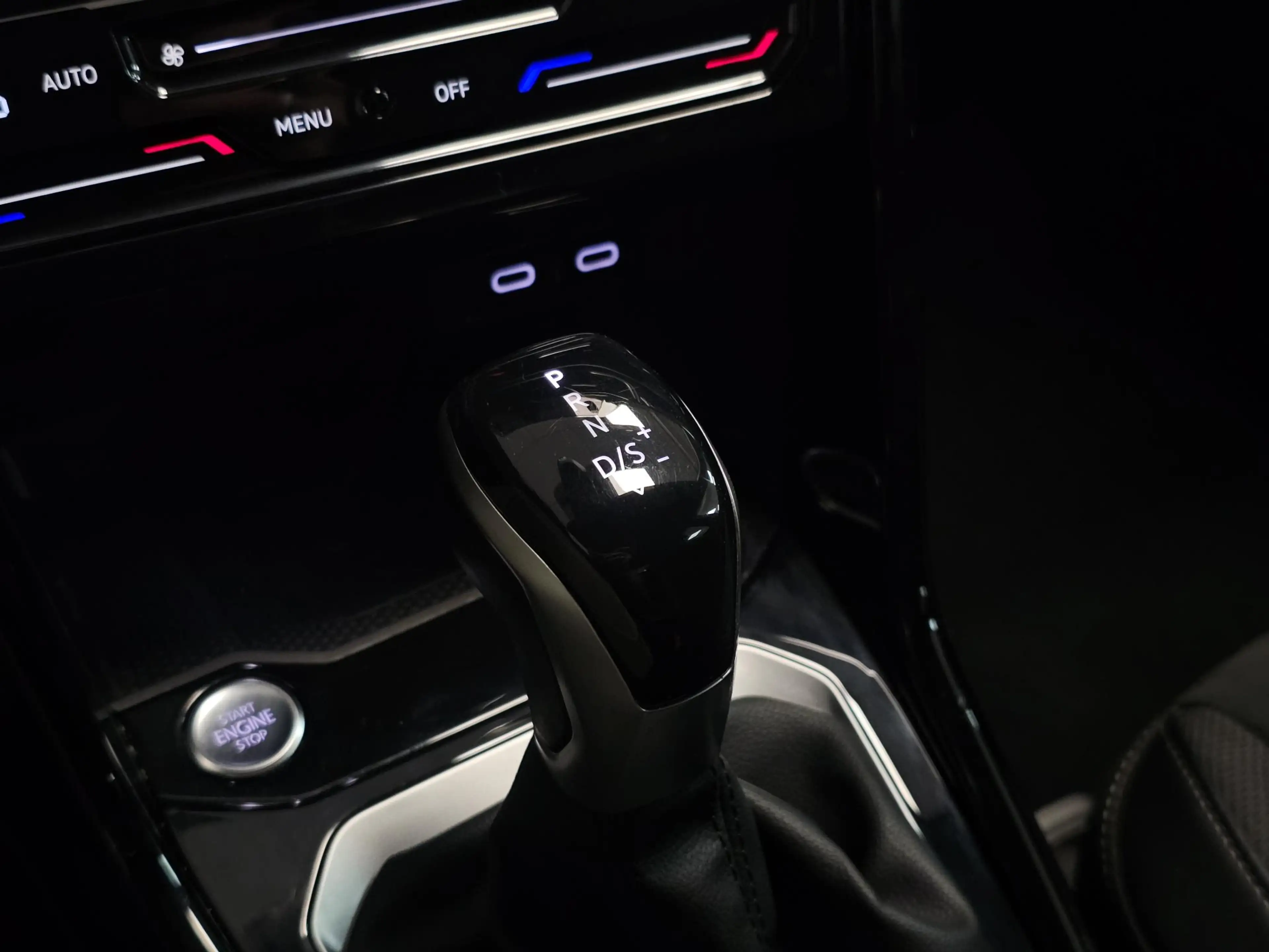 Volkswagen T-Roc 1.5 TSI R-Line Black Style | Stoelmassage | Adapti — photo 24