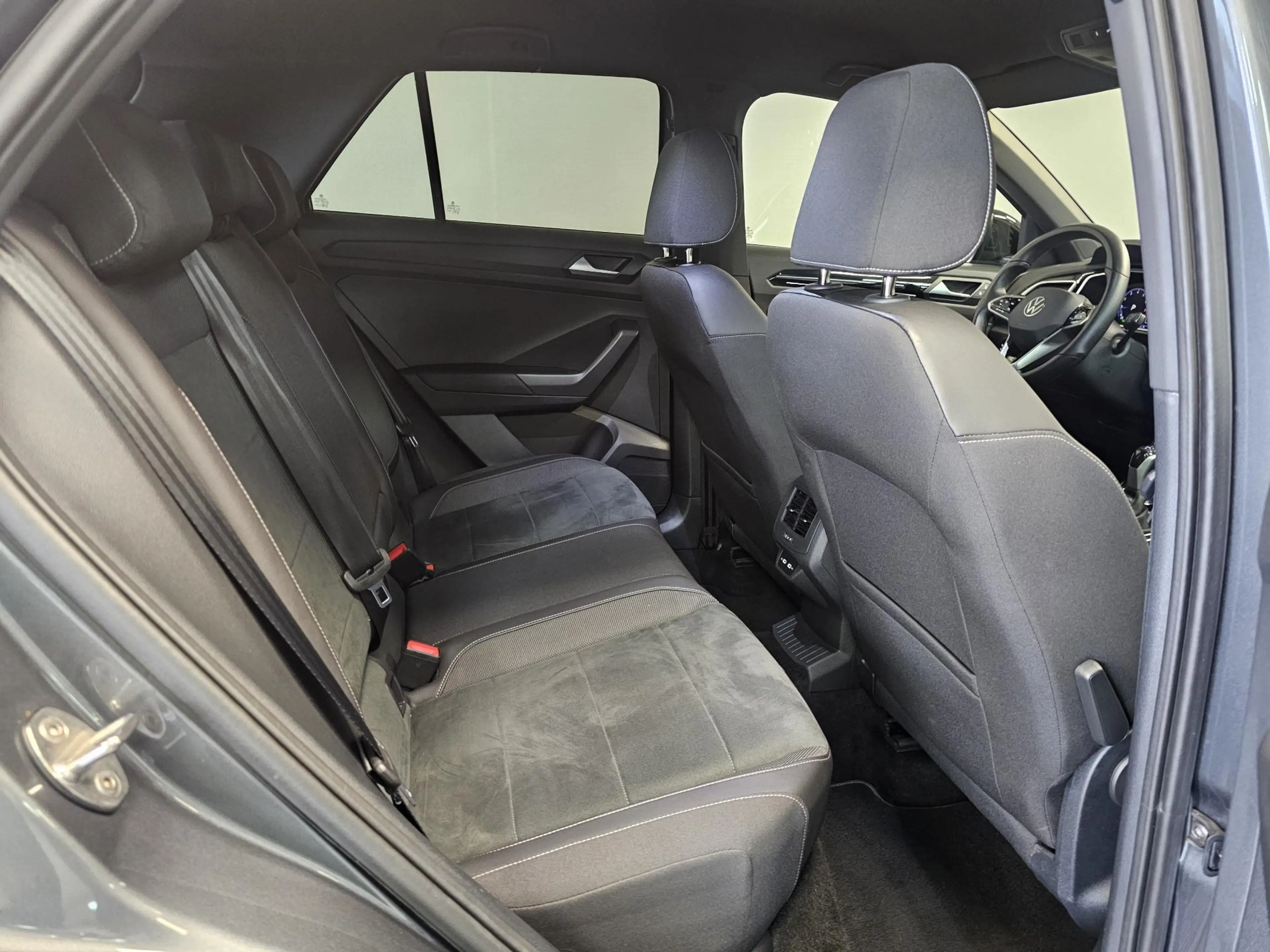 Volkswagen T-Roc 1.5 TSI R-Line Black Style | Stoelmassage | Adapti — photo 28