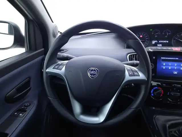 Lancia Ypsilon view 11