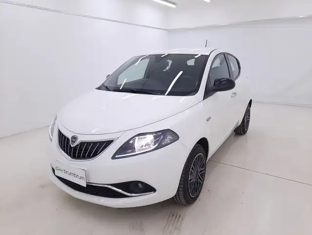 Lancia Ypsilon view 9