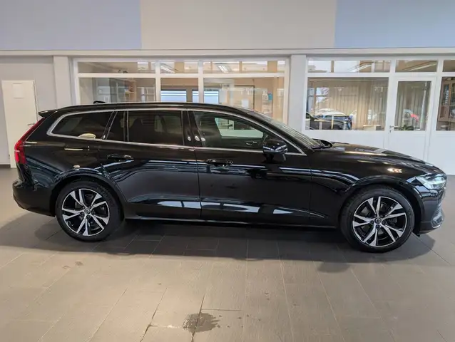 Volvo V60 view 2