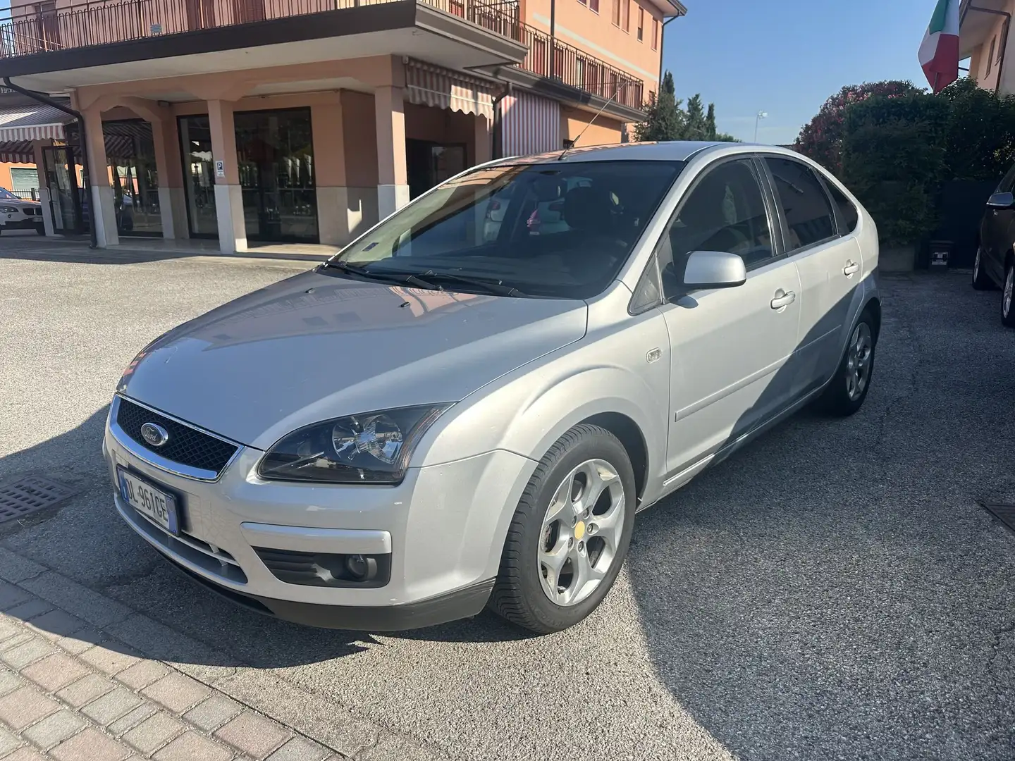 Ford Focus + 1.6 115cv Ti-VCT 5p. Argento - 1