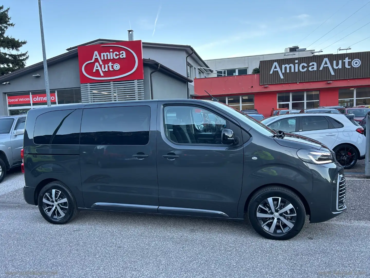 Toyota Proace Verso 2.0D 144 CV L1 Med. D Exe. Gris - 1