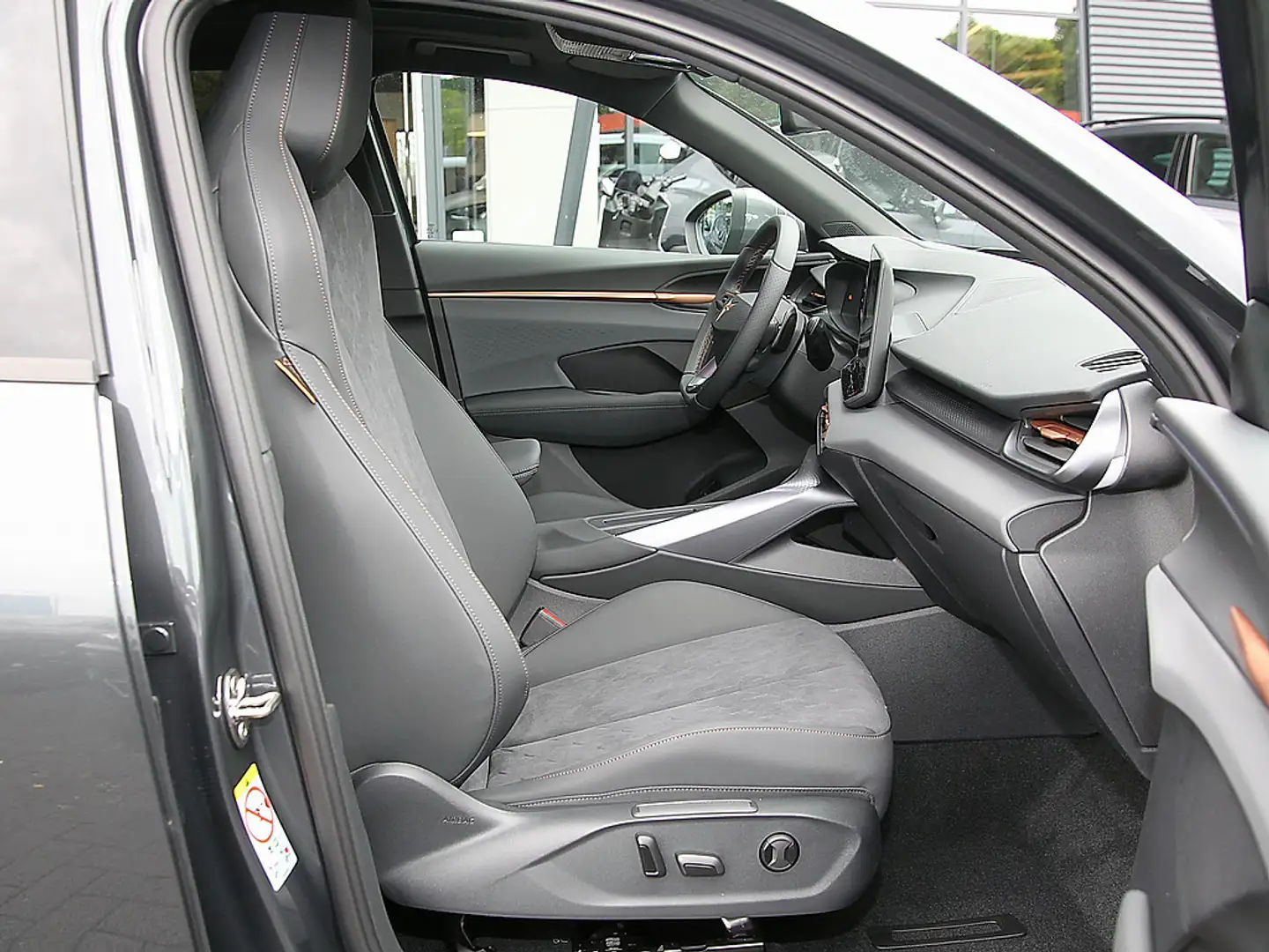 CUPRA Terramar 2.0 TSI 4Drive AHK PANO MATRIX LED F Grau - 2