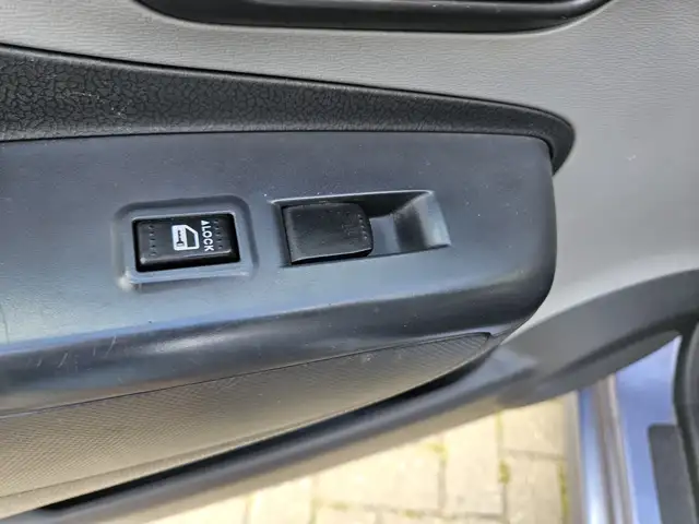 Nissan Pixo view 4