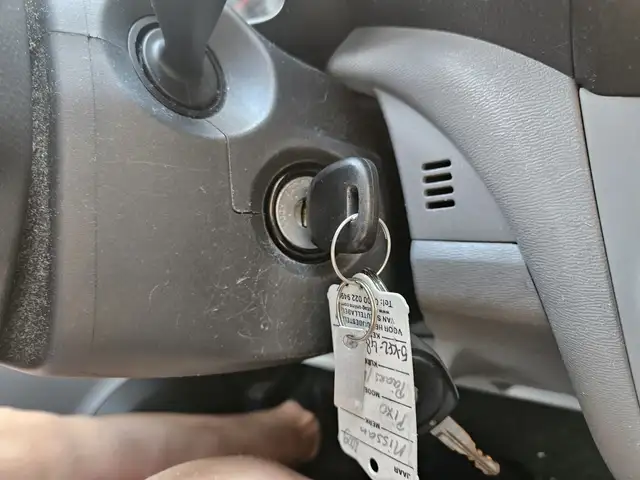 Nissan Pixo view 9