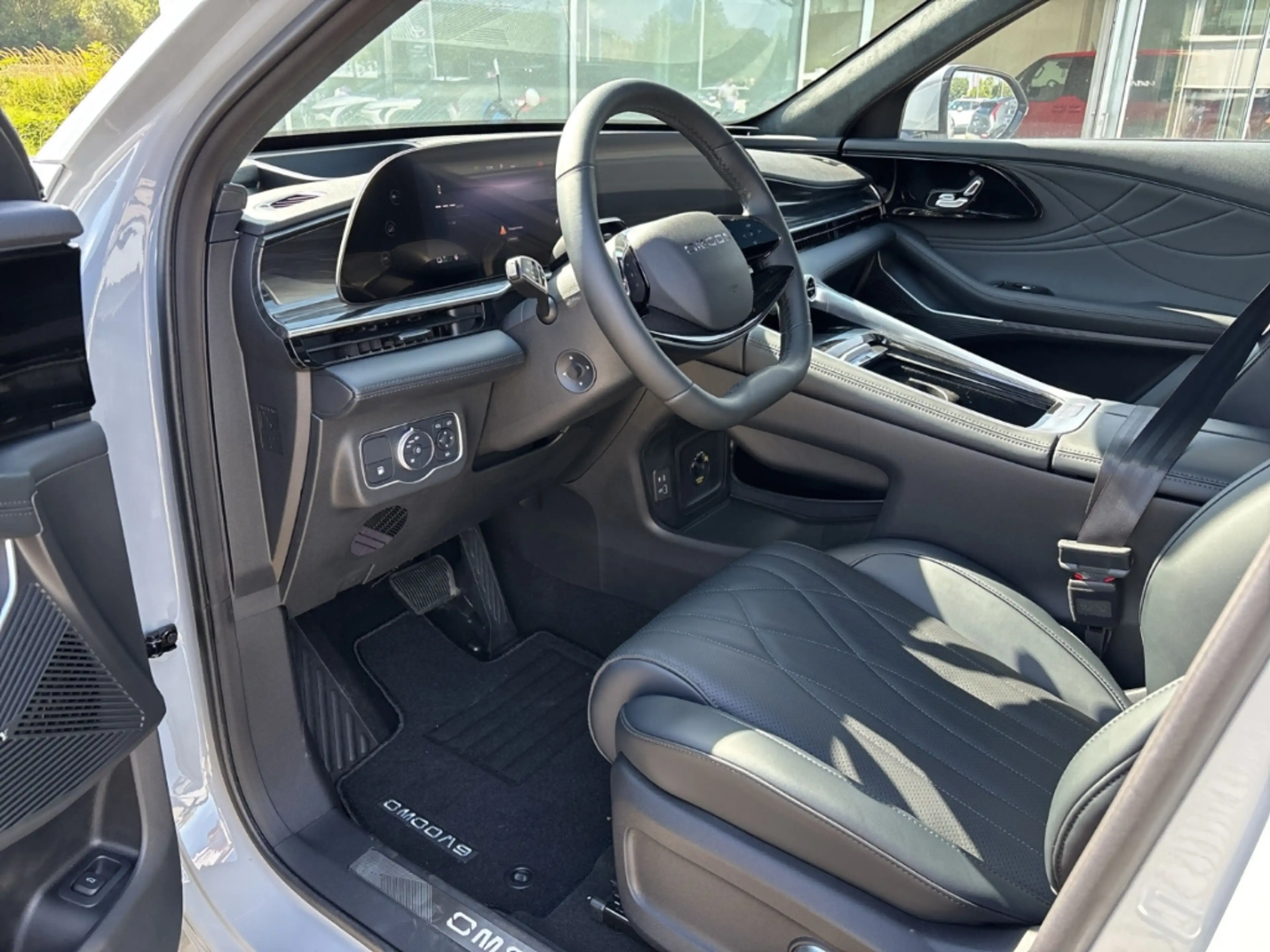 Omoda 9 Exclusive PHEV 1.5 TGDI AWD / 0,99% / 540° / PANO — photo 9