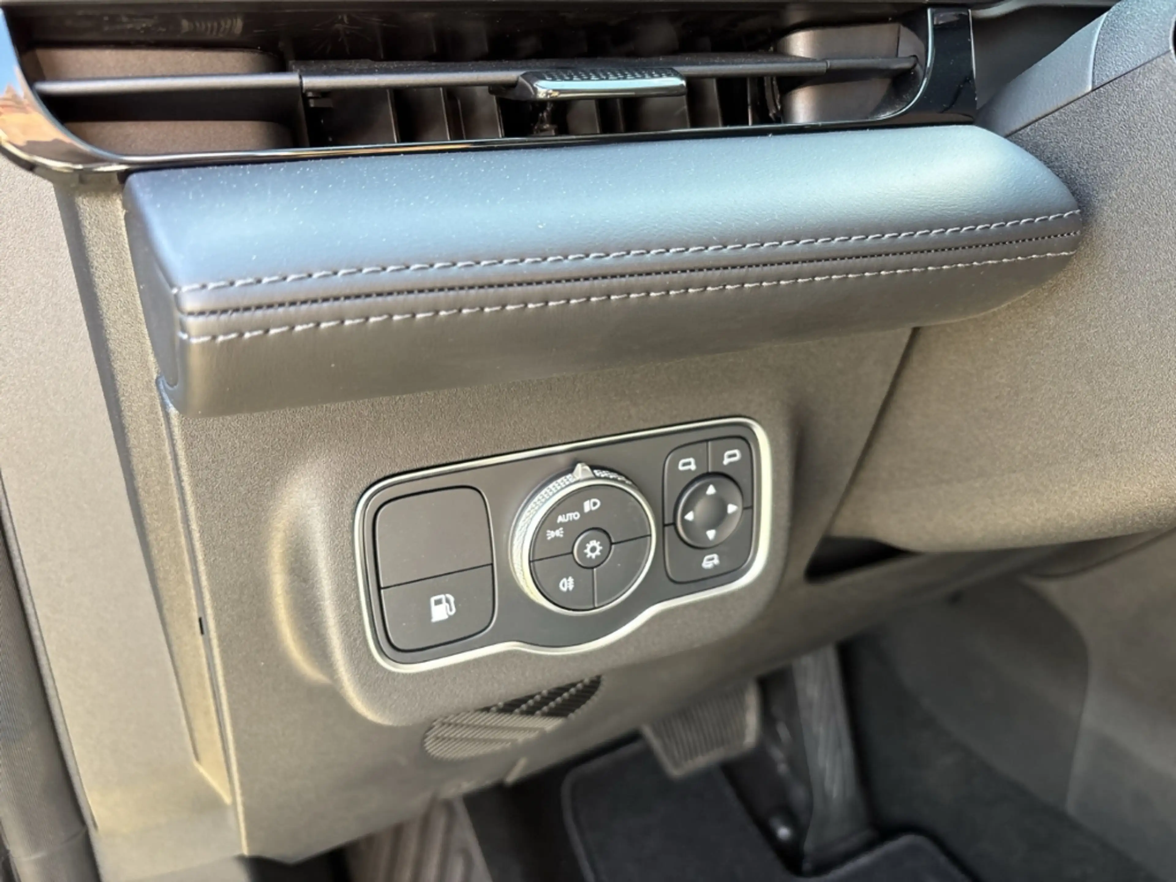 Omoda 9 Exclusive PHEV 1.5 TGDI AWD / 0,99% / 540° / PANO — photo 10