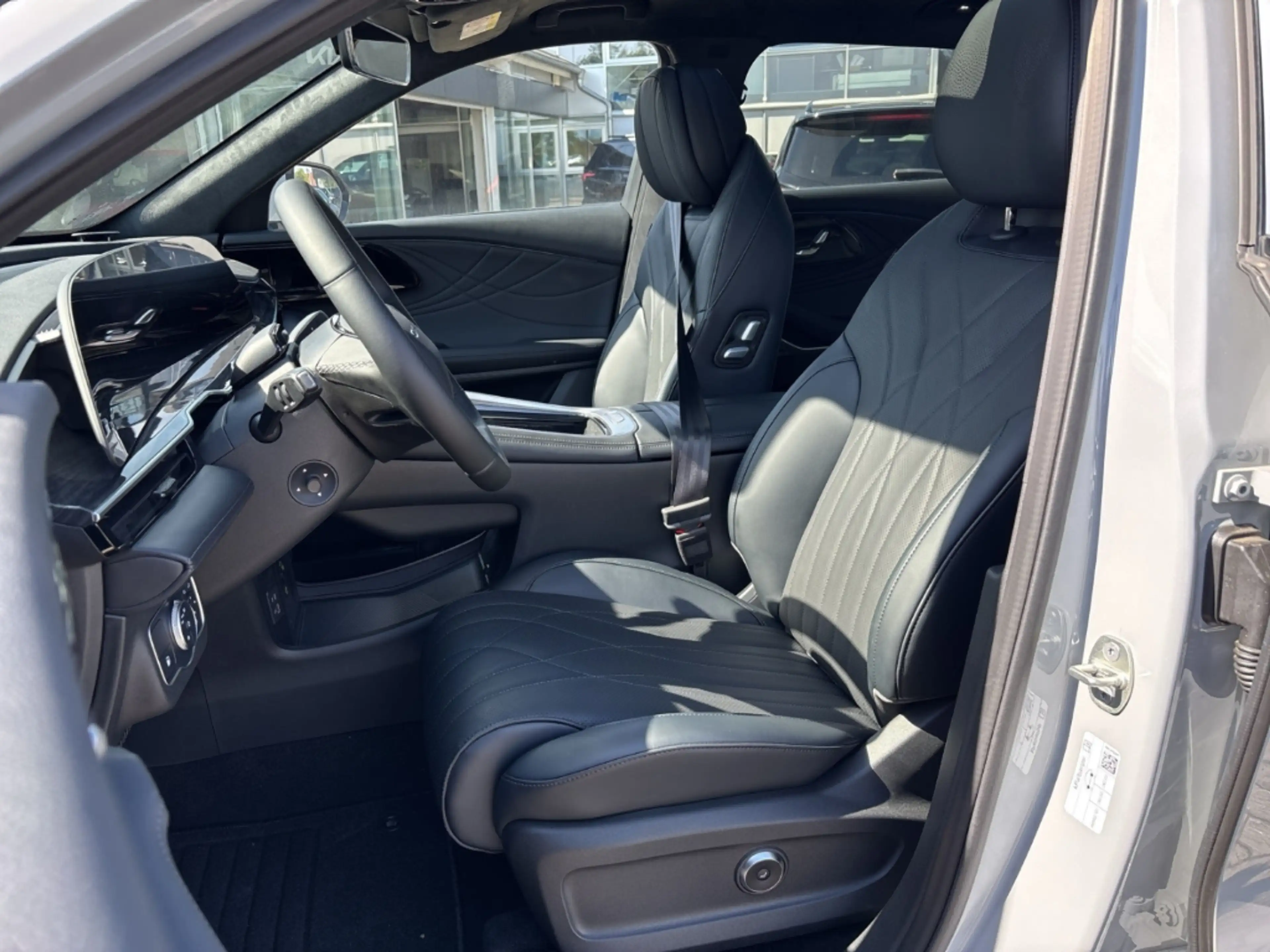 Omoda 9 Exclusive PHEV 1.5 TGDI AWD / 0,99% / 540° / PANO — photo 8