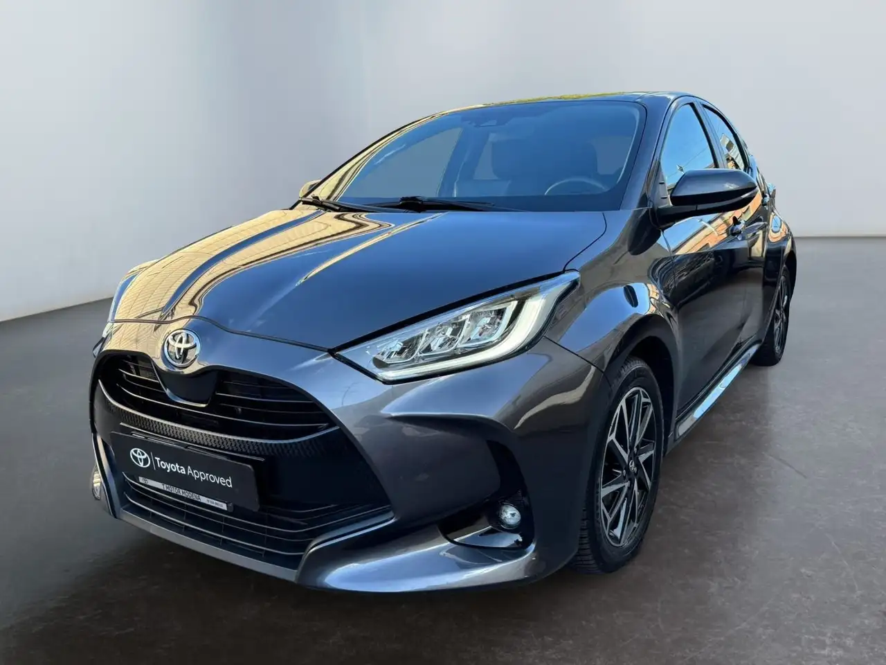 Toyota Yaris 1.0 Trend MY22 — photo 1 of 15