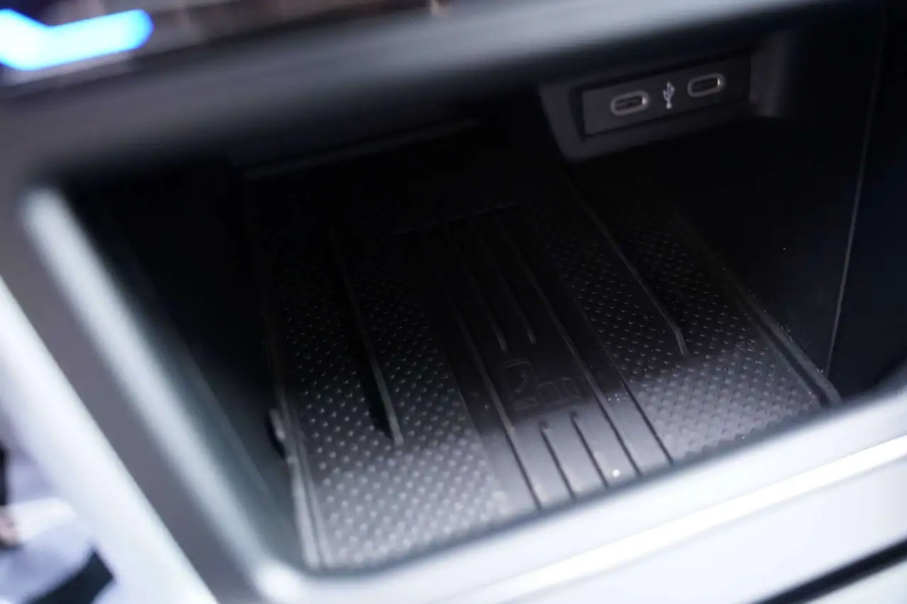 Volkswagen Taigo 85 kW DSG *SFEERVERLICHTING/ DODEHOEK / ZETELVERWARMING / ADAPTIEVE CRUISE CONTROL / DRAADLOOS LADEN, миниатюра 26