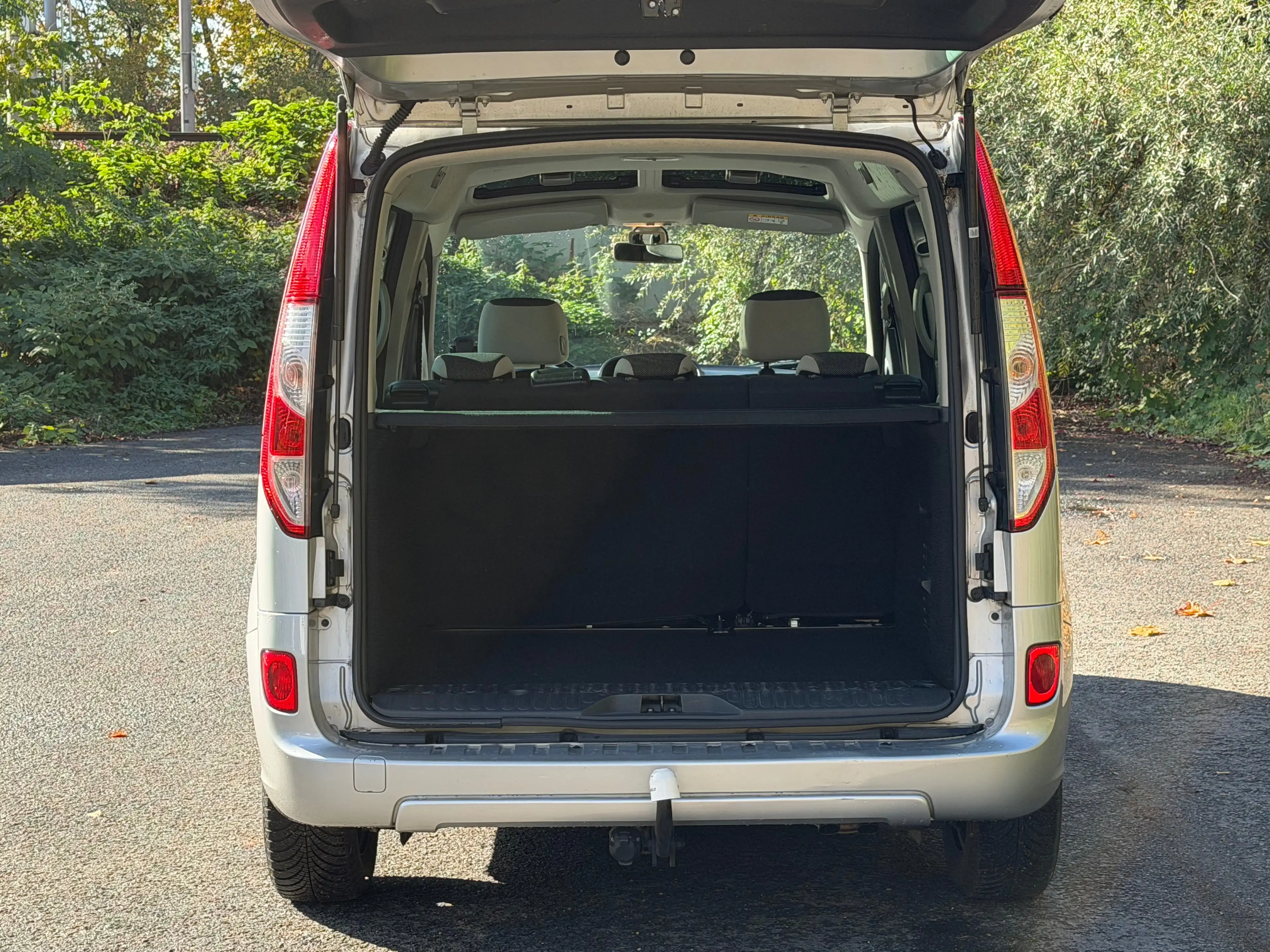 Renault Kangoo Luxe 1.5 dCi+TÜV NEU+PANO+AHK+KLIMA+NAVI+BLEUTOOTH+ — photo 6