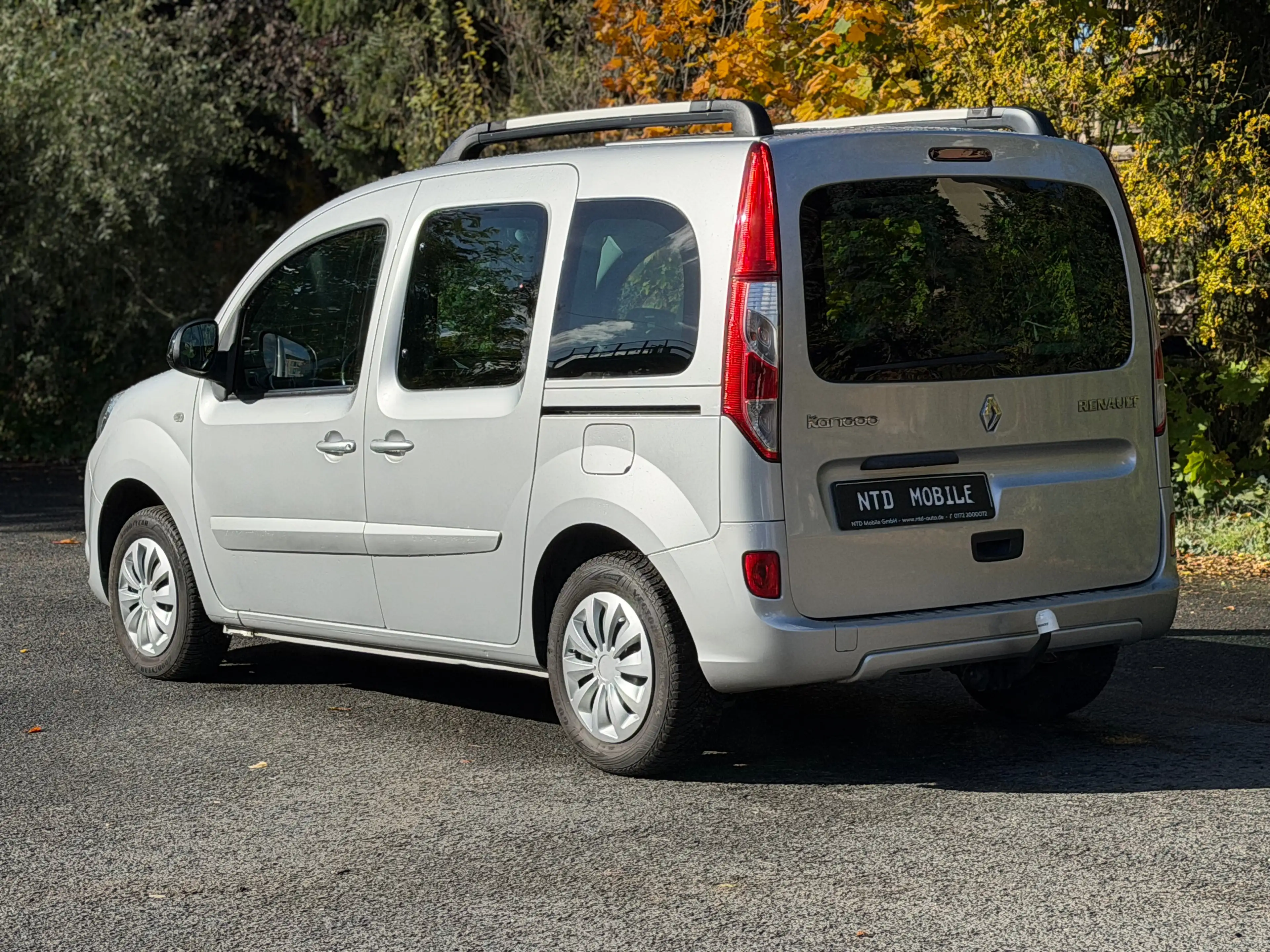 Renault Kangoo Luxe 1.5 dCi+TÜV NEU+PANO+AHK+KLIMA+NAVI+BLEUTOOTH+ — photo 4