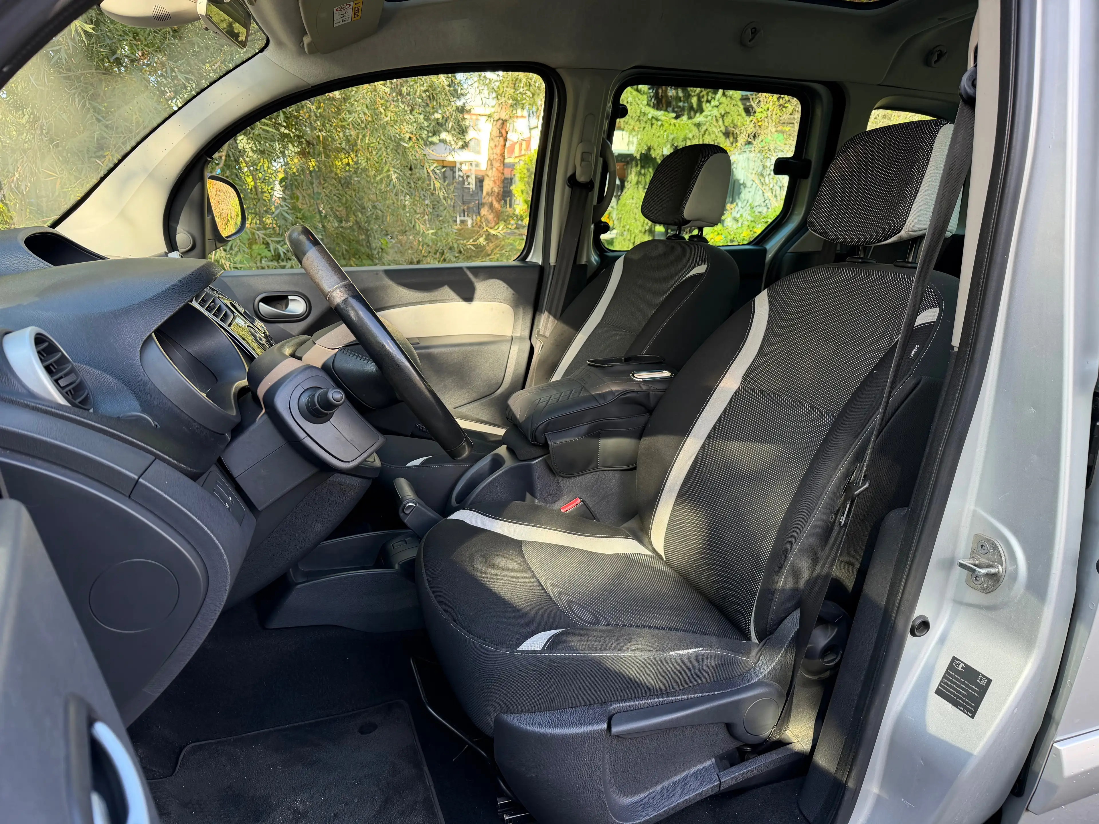 Renault Kangoo Luxe 1.5 dCi+TÜV NEU+PANO+AHK+KLIMA+NAVI+BLEUTOOTH+ — photo 9
