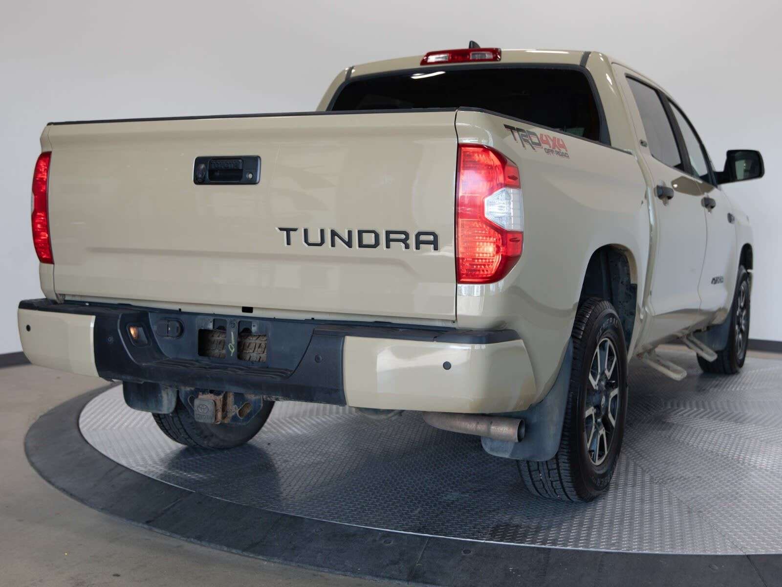 2020 Toyota Tundra SR5 / OFF ROAD PREMIUM PKG / NO ACCIDENTS — снимка 1