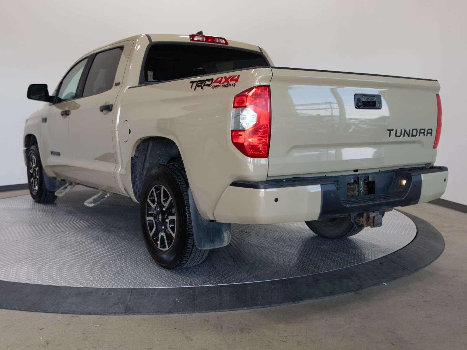 2020 Toyota Tundra SR5 / OFF ROAD PREMIUM PKG / NO ACCIDENTS — снимка 1
