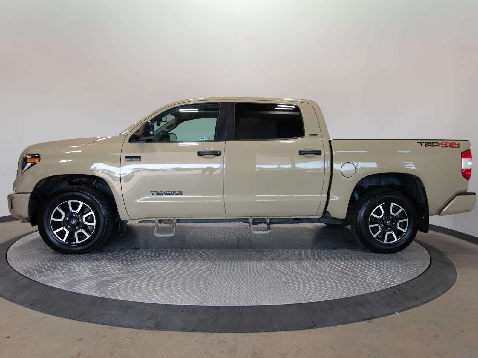 2020 Toyota Tundra SR5 / OFF ROAD PREMIUM PKG / NO ACCIDENTS — снимка 1