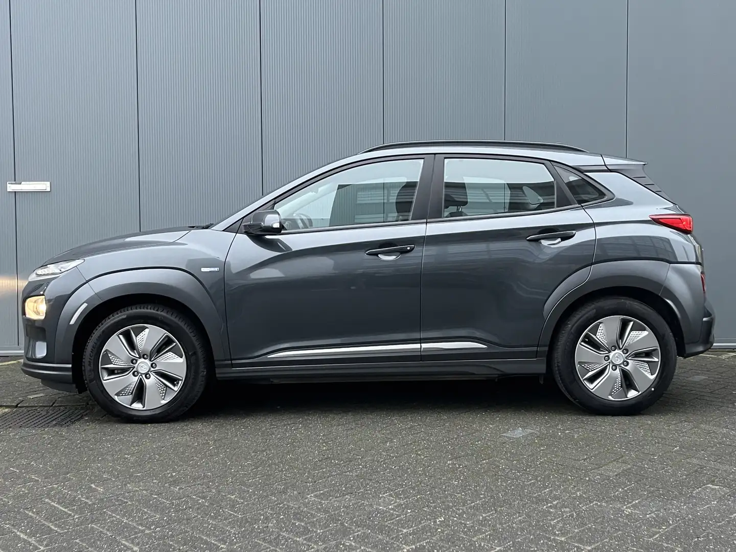 Hyundai KONA Electric 39 kWh 136pk Comfort | Carplay | Camera | Grijs - 2