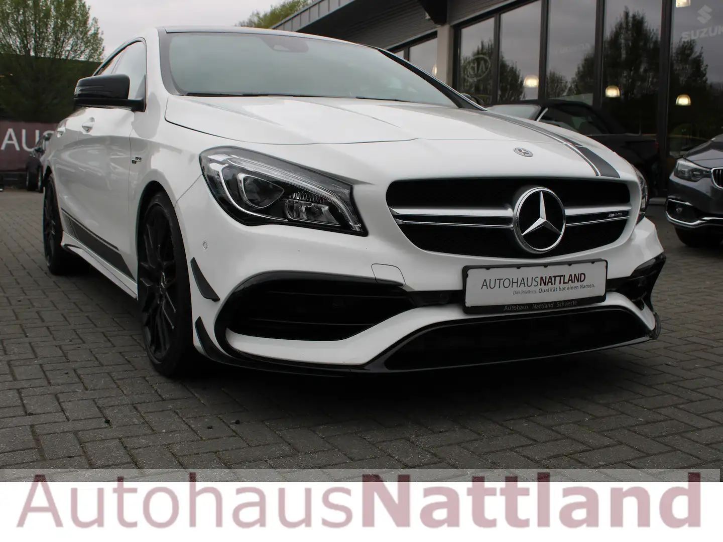 Mercedes-Benz CLA 45 AMG 4Matic Night Edition Pano Stříbrná - 2