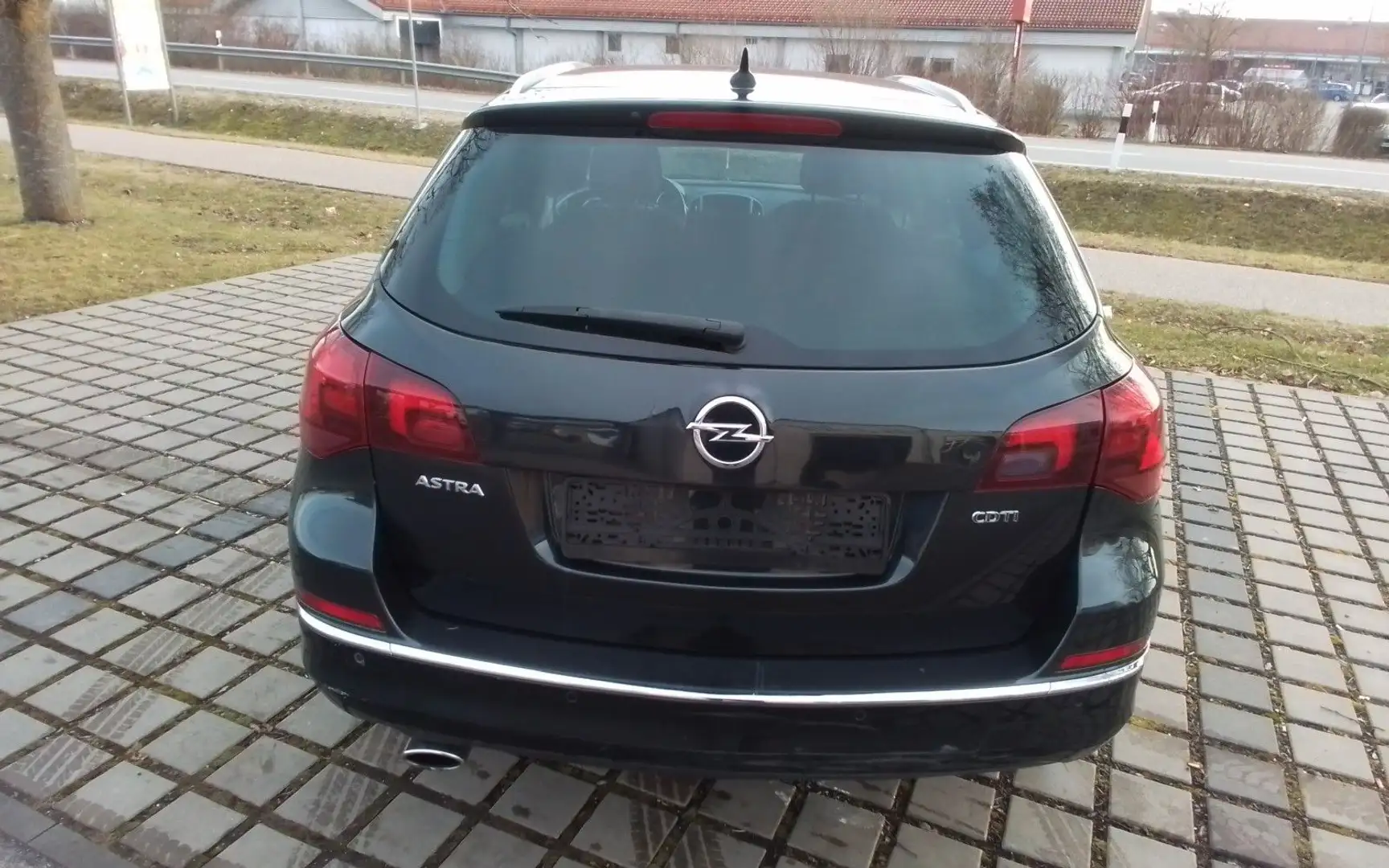 Opel Astra J Sports Tourer Exklusiv Zwart - 2