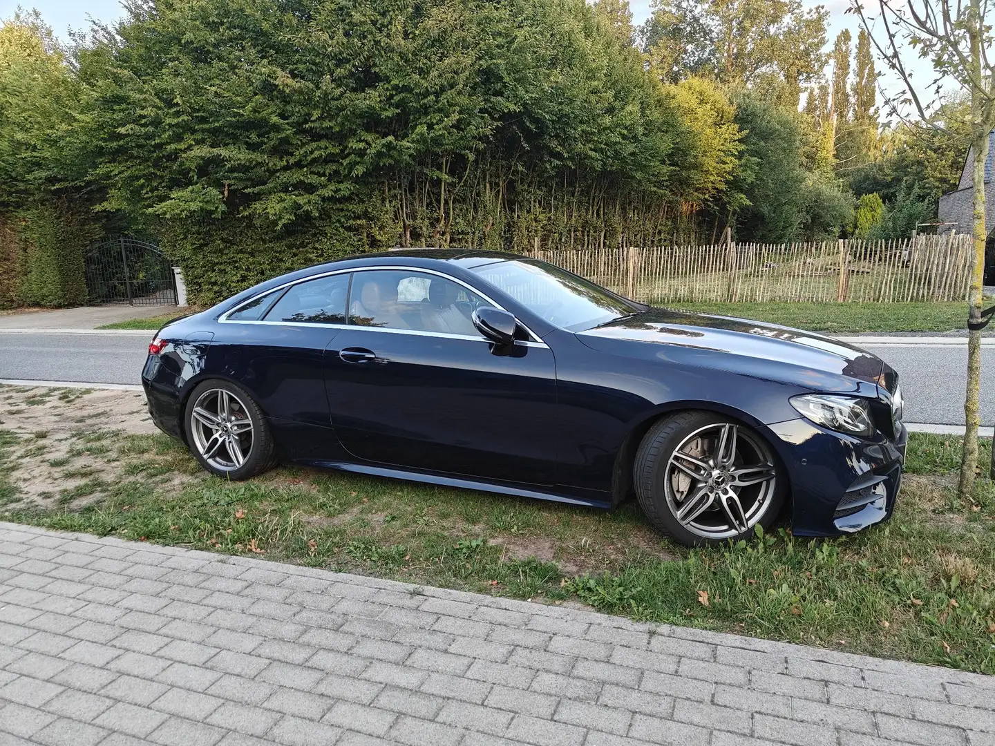 Mercedes-Benz E 220 d Coupe 9G-TRONIC AMG Line - 1